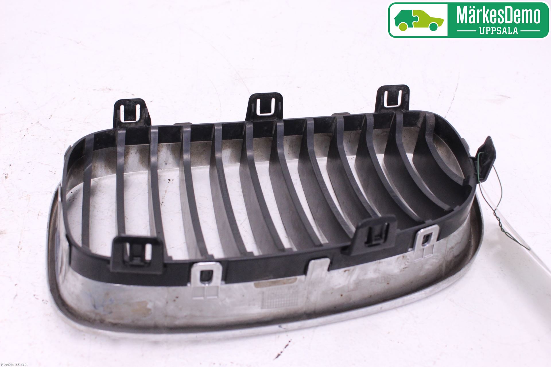 BMW 1 E87/81 5D/3D 03-11 Grilldel Höger