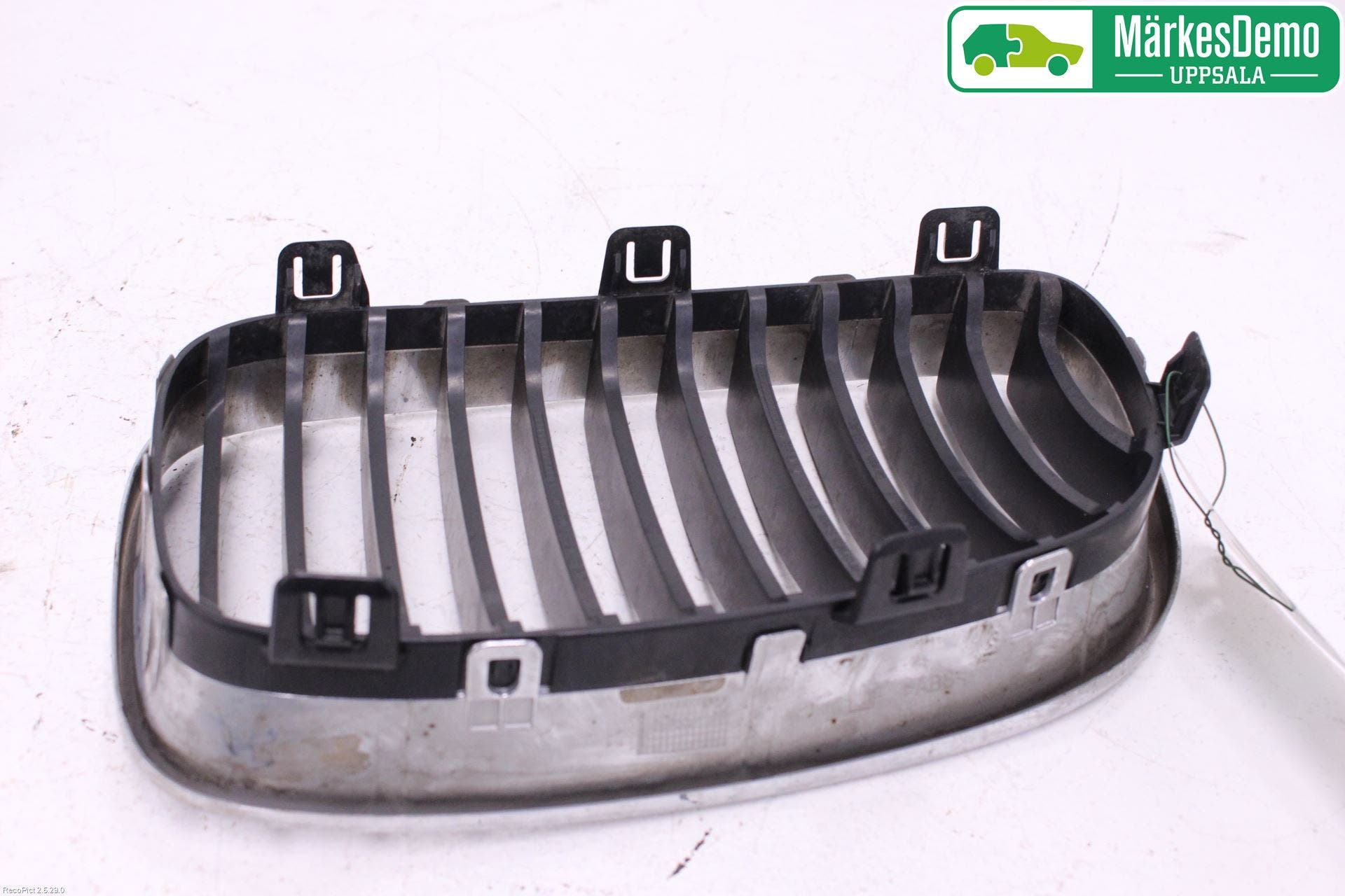 BMW 1 E87/81 5D/3D 03-11 Grilldel Höger