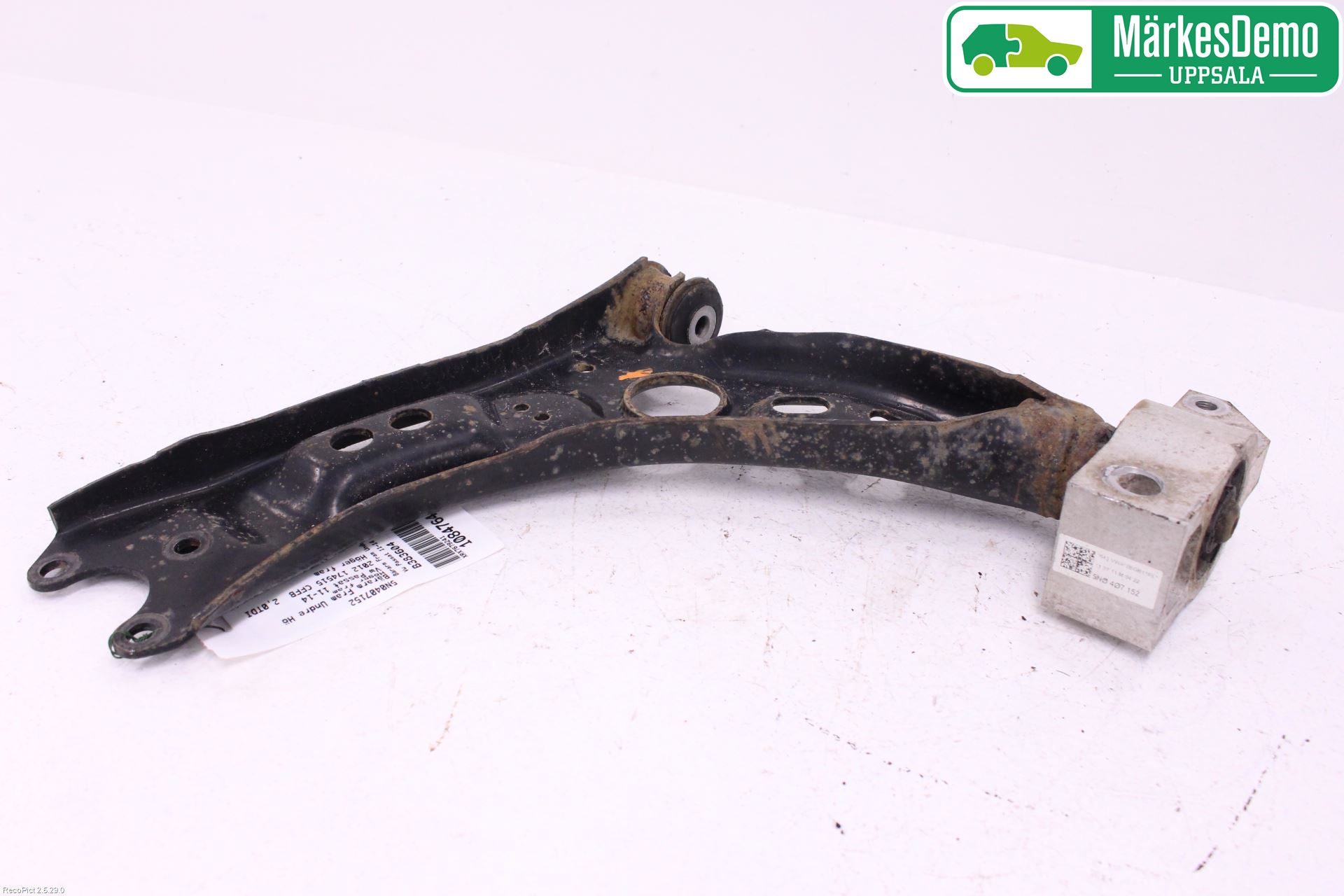 Volkswagen VW PASSAT 11-14 Bärarm Fram Undre Hö