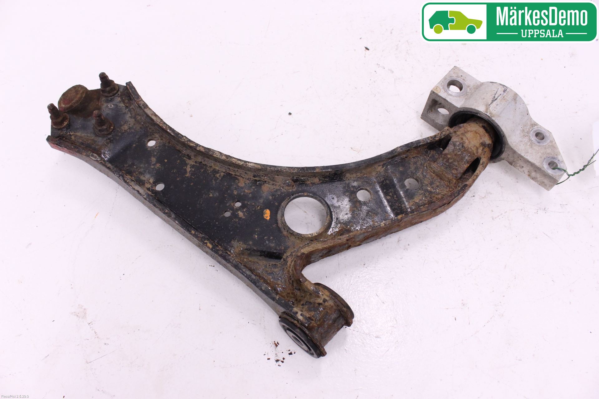 Volkswagen VW GOLF V 04-09 Bärarm Fram Undre Vä