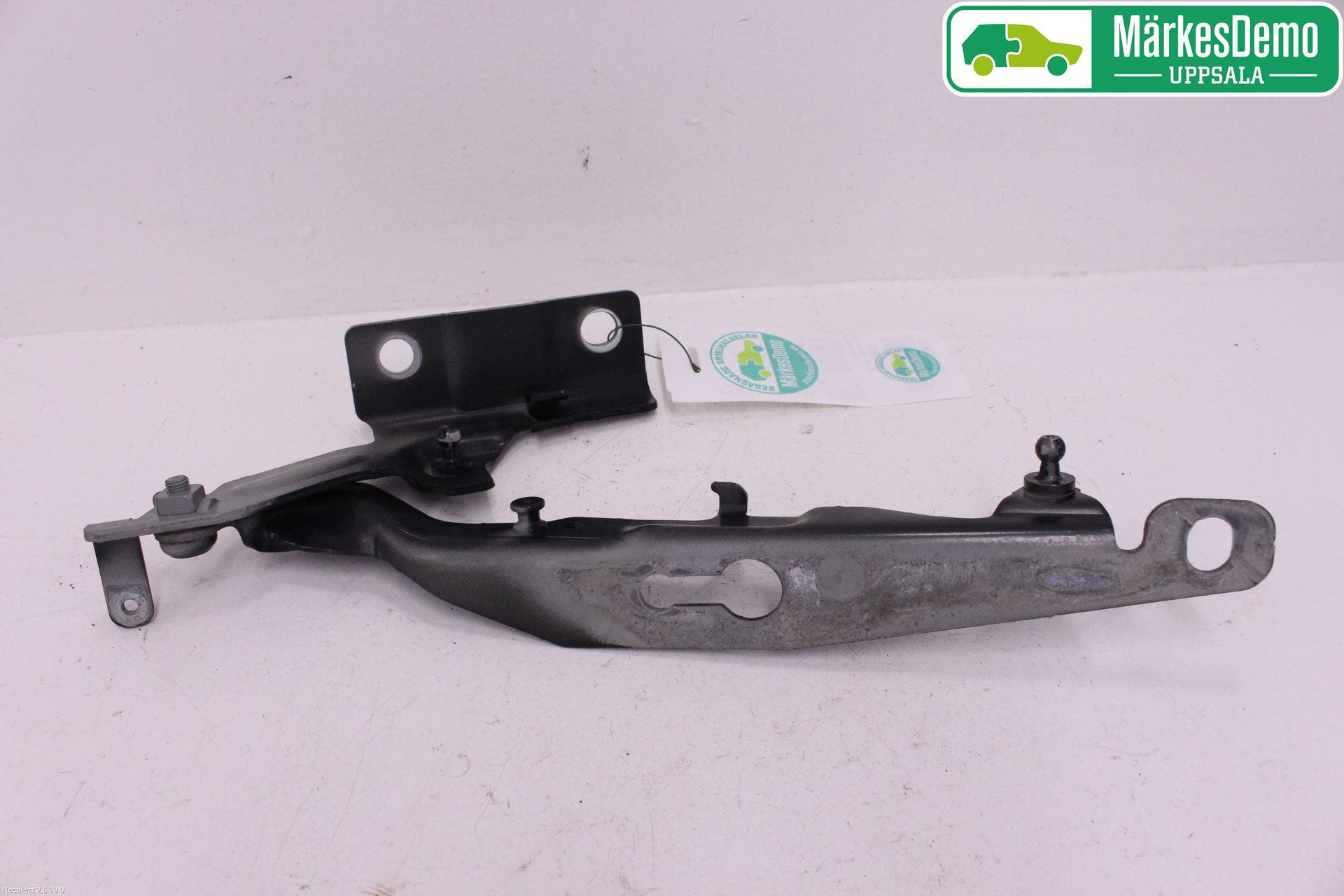 Volvo V60 11-13 Huvgångjärn