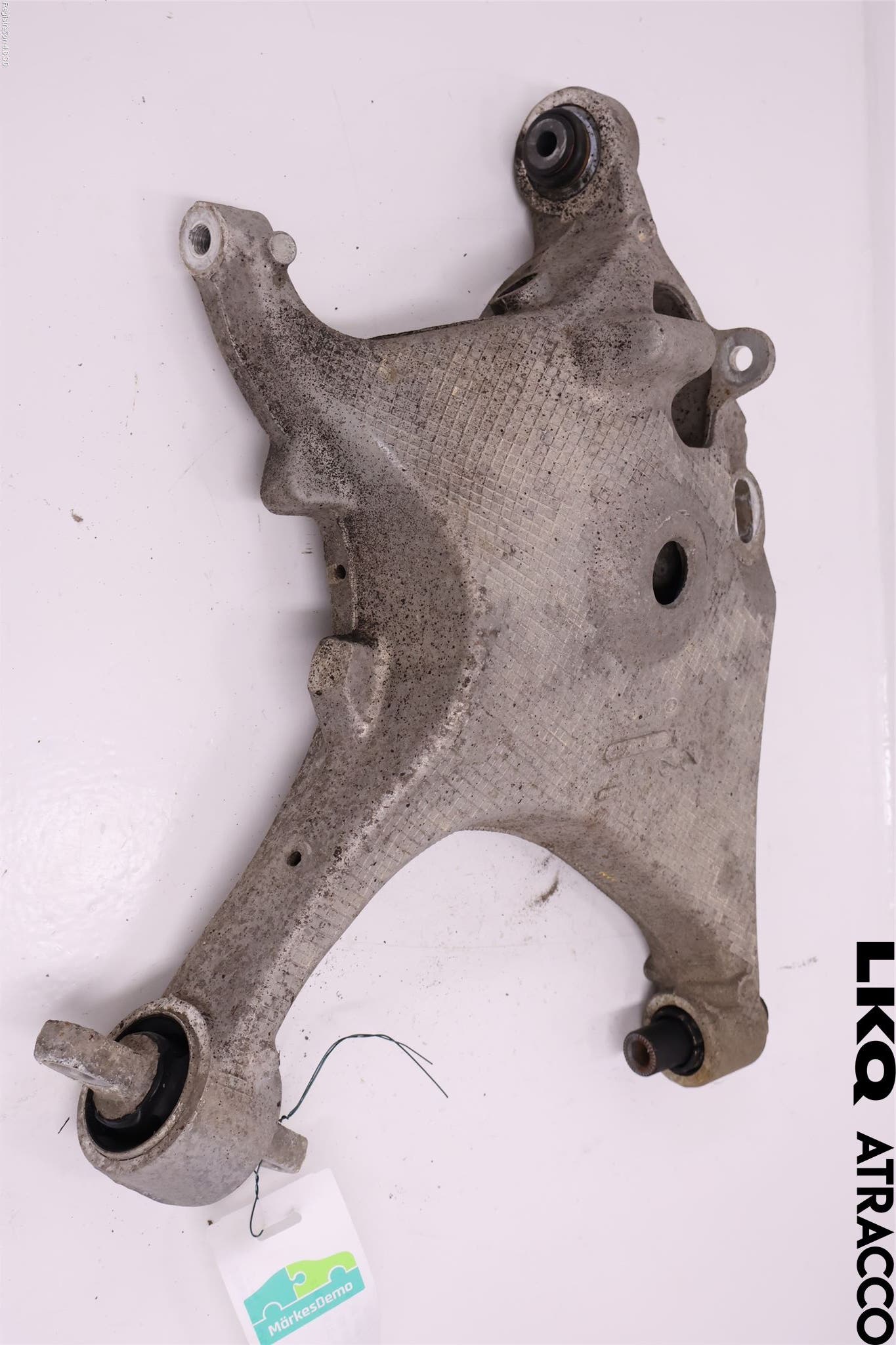 Volvo V90 17->> Bärarm Bak Vänster