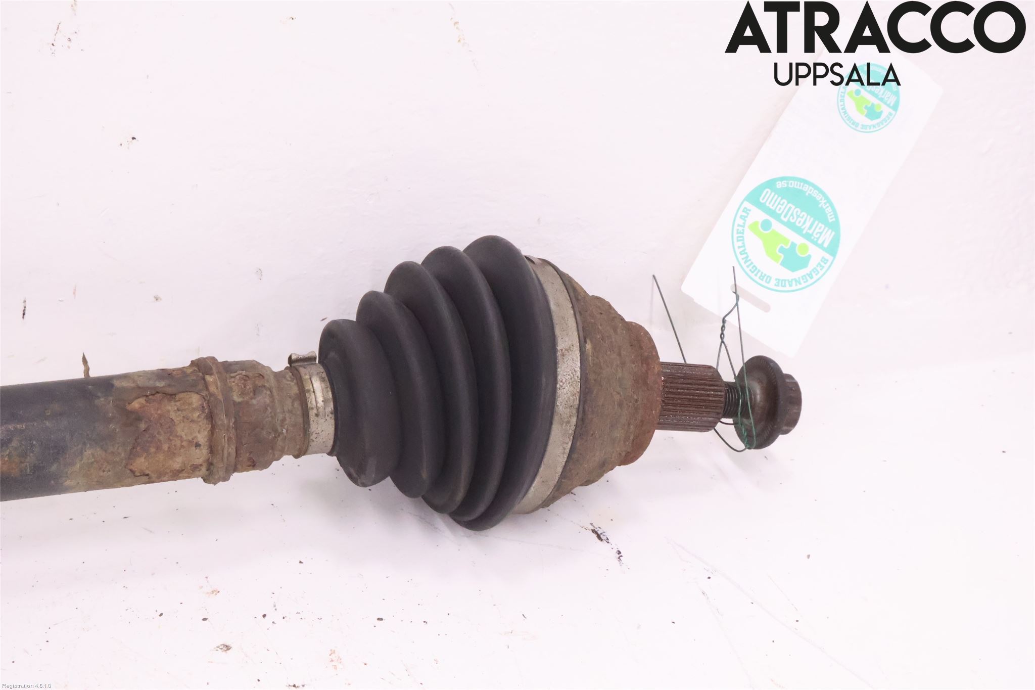 Volkswagen VW JETTA VI 11- Drivaxel Fram Höger