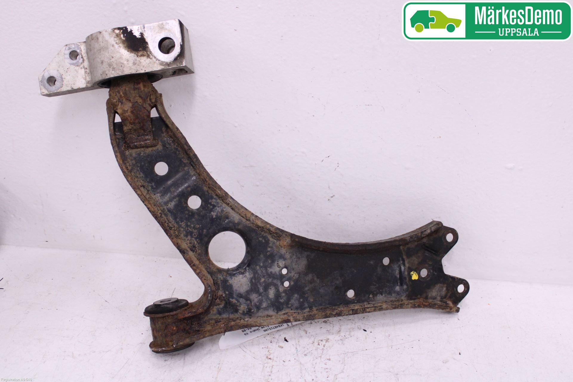 Volkswagen VW GOLF V 04-09 Bärarm Fram Undre Vä