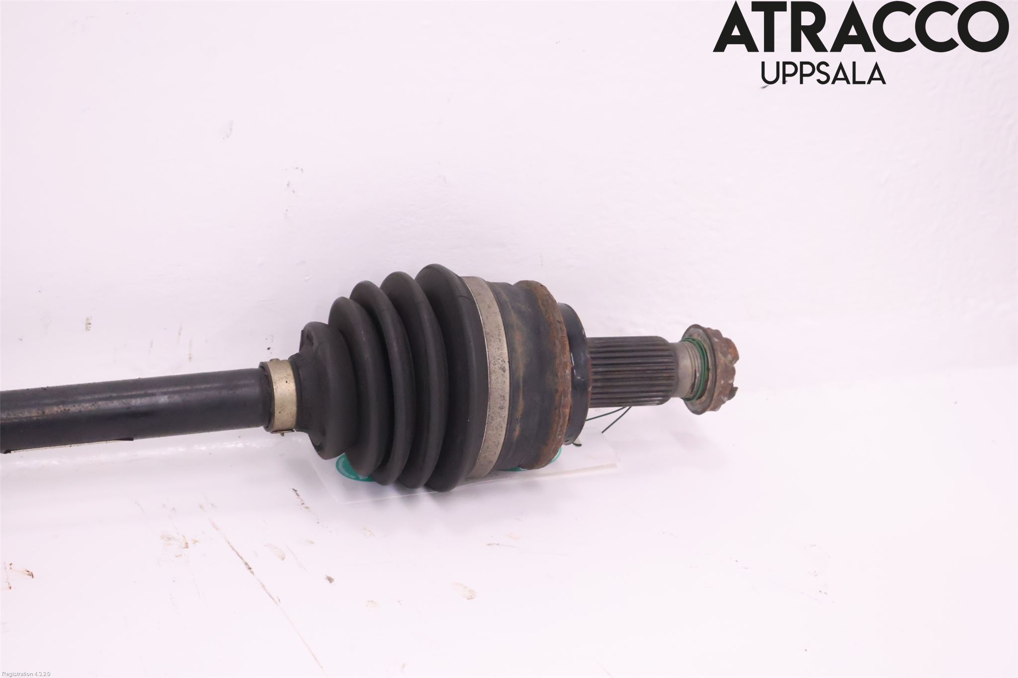 BMW X3 E83     03-10 Drivaxel Fram Höger