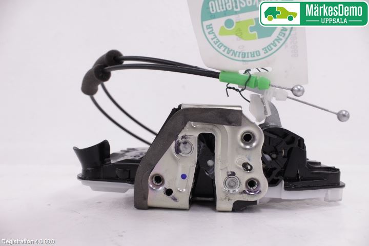 Toyota HILUX 16- Låskista-Dörrlås