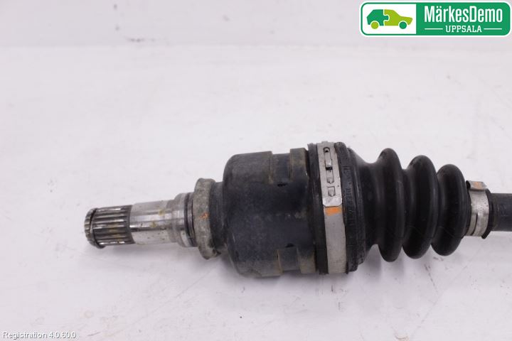 Toyota YARIS XP130 15-20 Drivaxel Fram Vänster