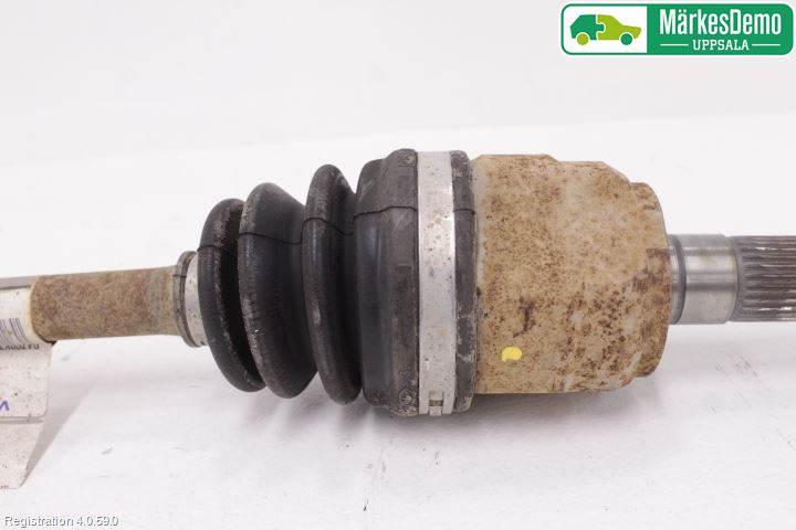 Hyundai ix20 Drivaxel Fram Vänster