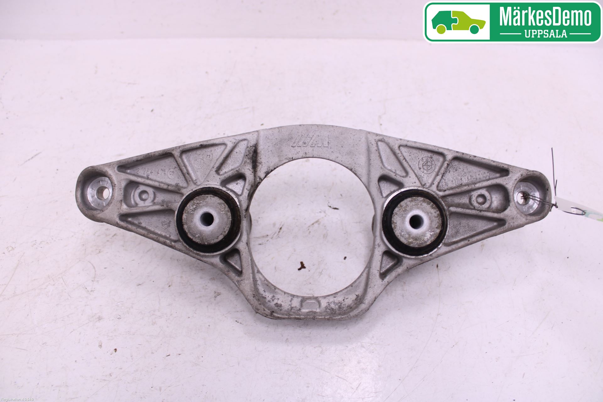BMW 5 F10/F11/F18 09-17 Bakaxel Fäste