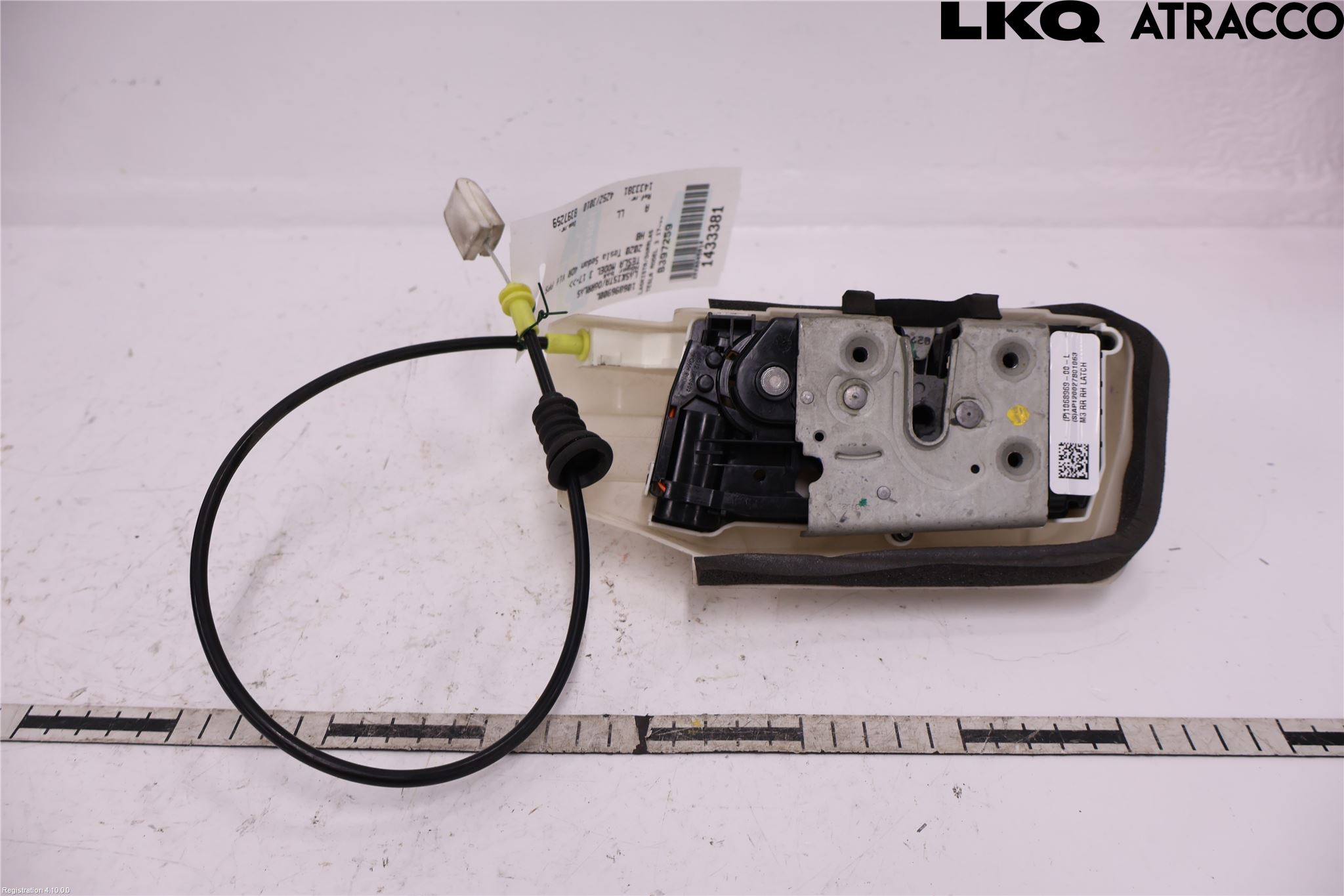 Tesla MODEL 3 17- Låskista-Dörrlås