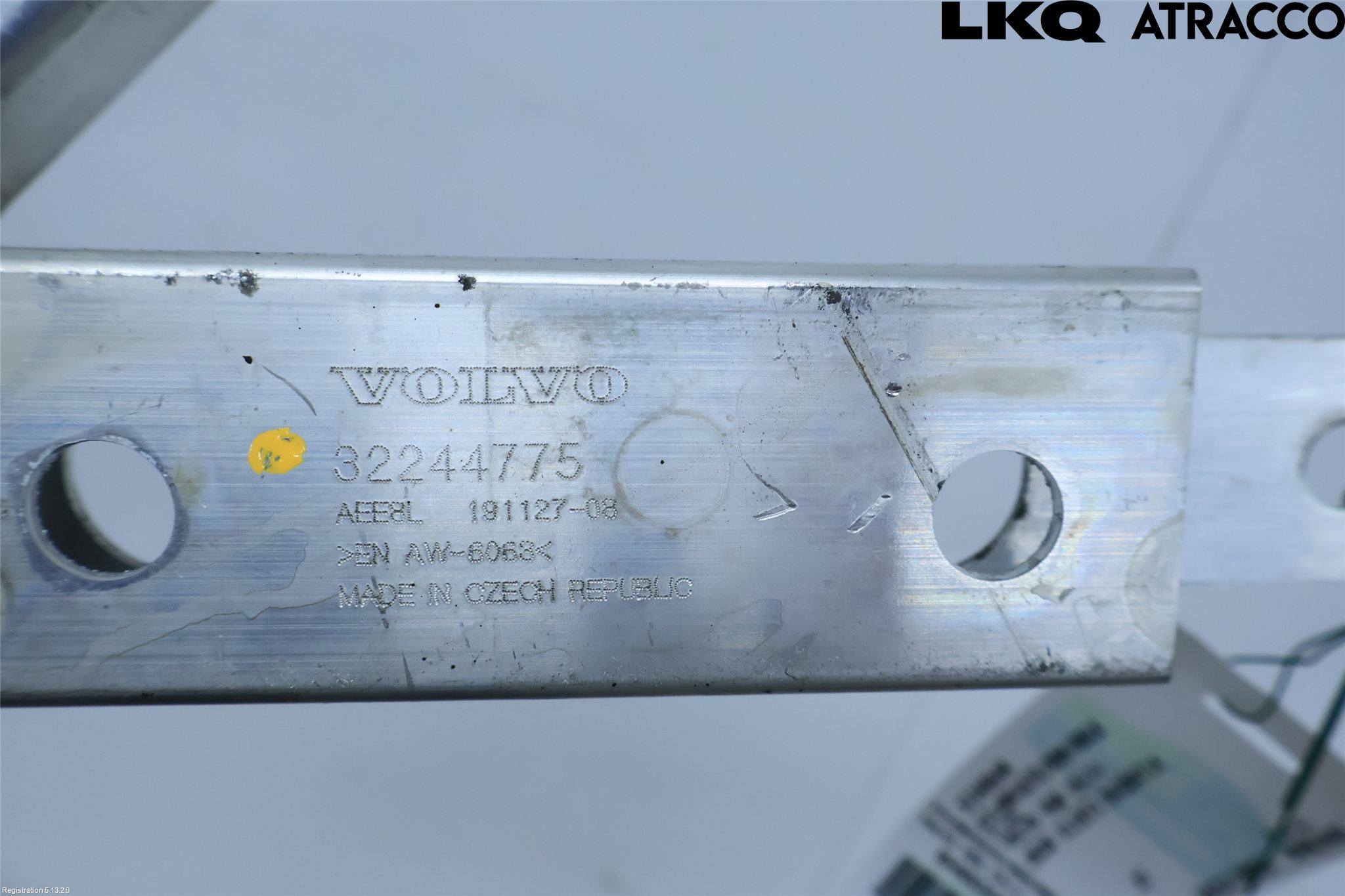 Volvo V60 19- Kylarfäste-Ram-Balk
