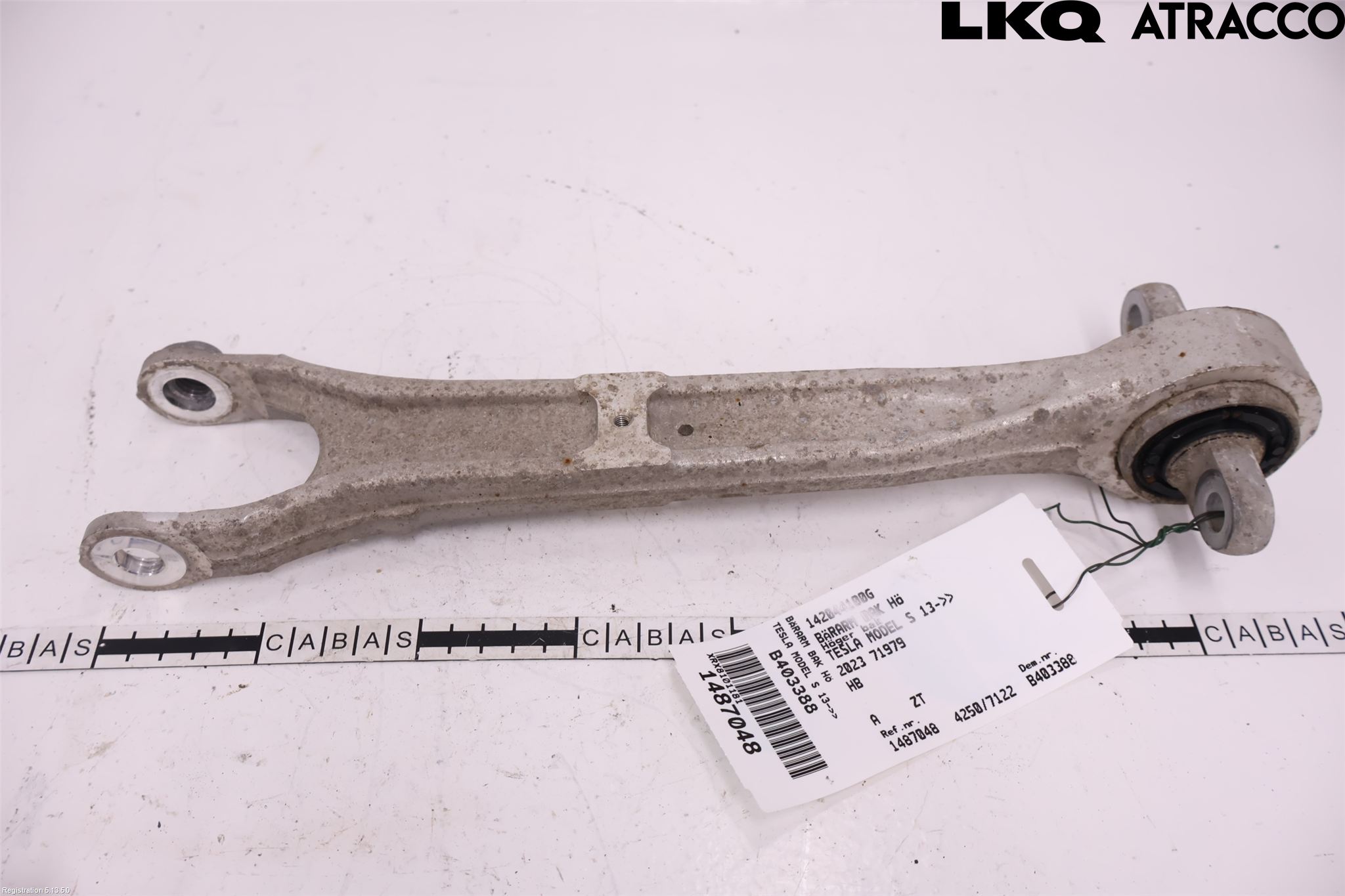 Tesla MODEL S 13- Bärarm Bak Höger