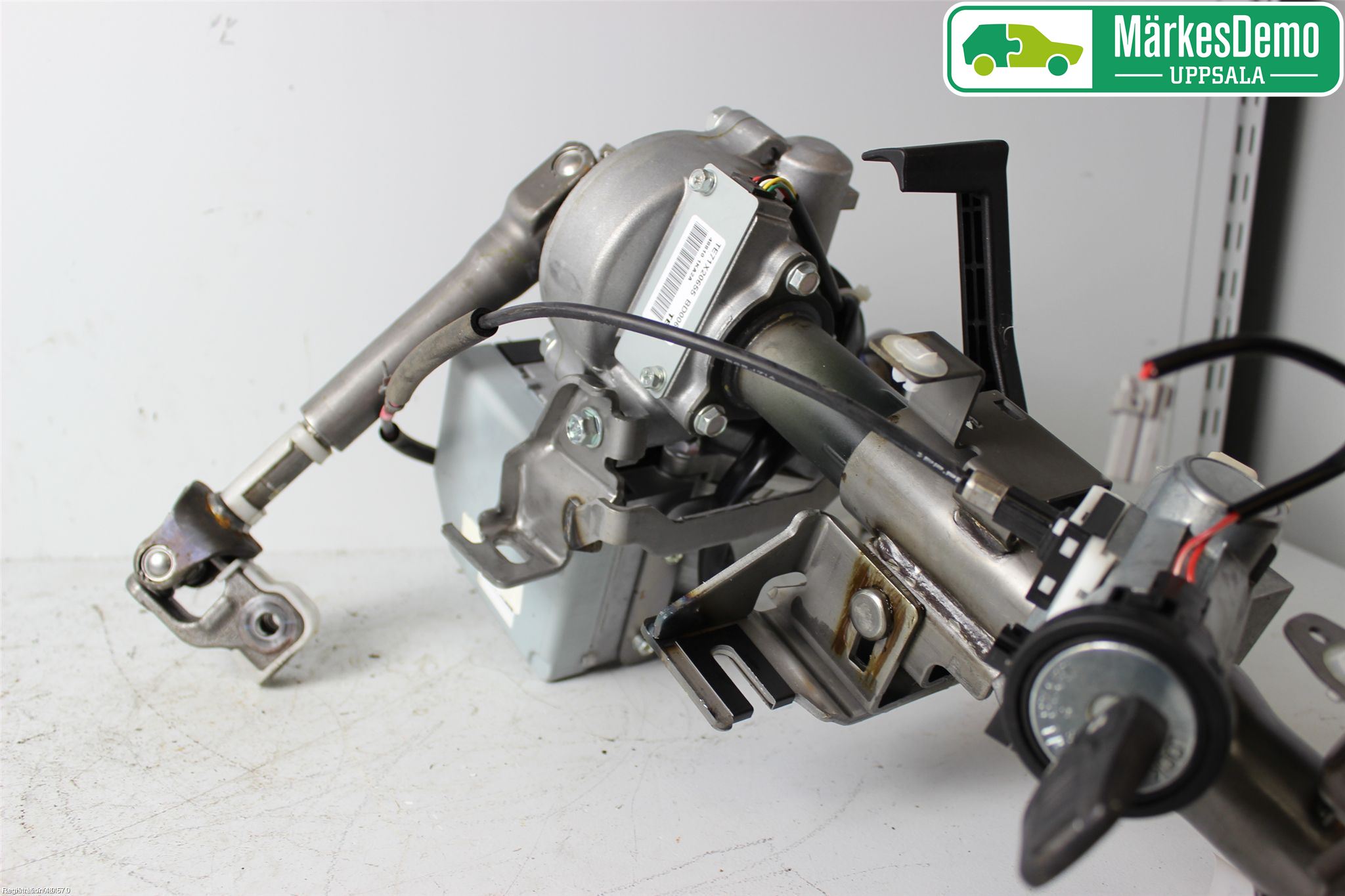 Nissan JUKE 10-14 Rattaxelagg Justerbart