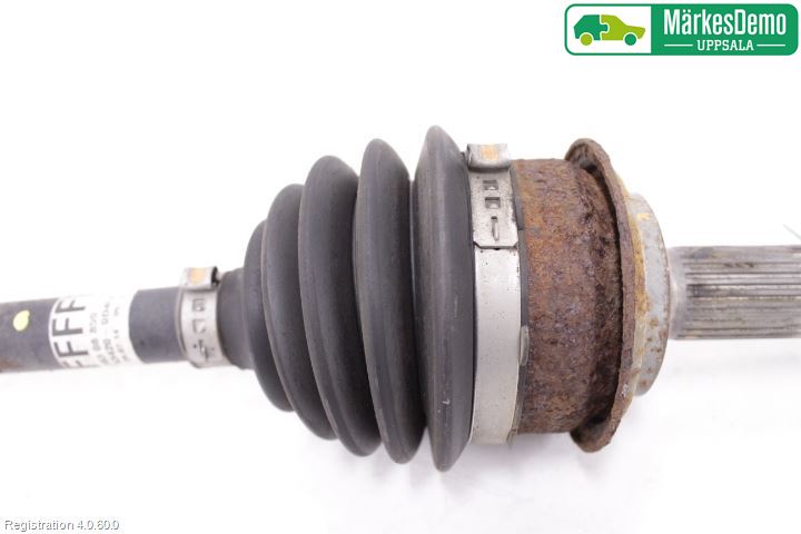 Toyota YARIS XP130 15-20 Drivaxel Fram Vänster