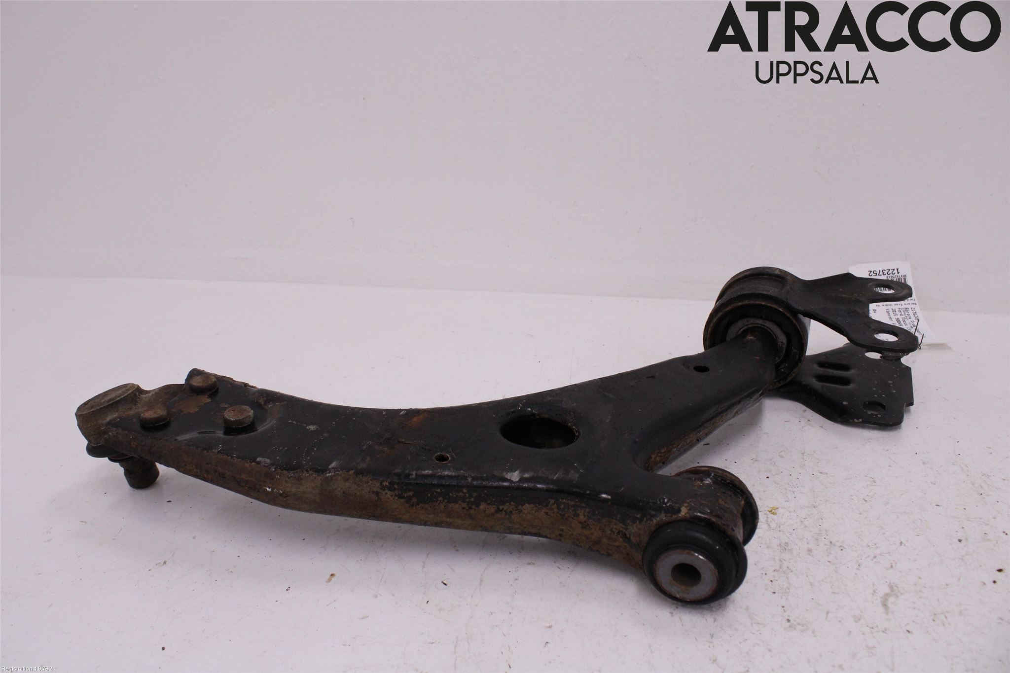 Ford FOCUS 15-18 Bärarm Fram Undre Vä