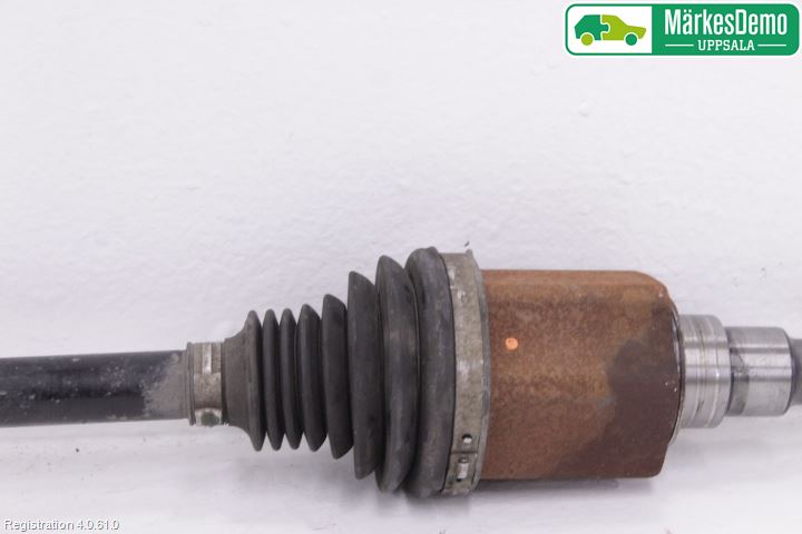 BMW X4 F26 14-18 Drivaxel Fram Höger