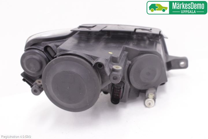 Volkswagen VW PASSAT 05-11 Strålkastare Vänster