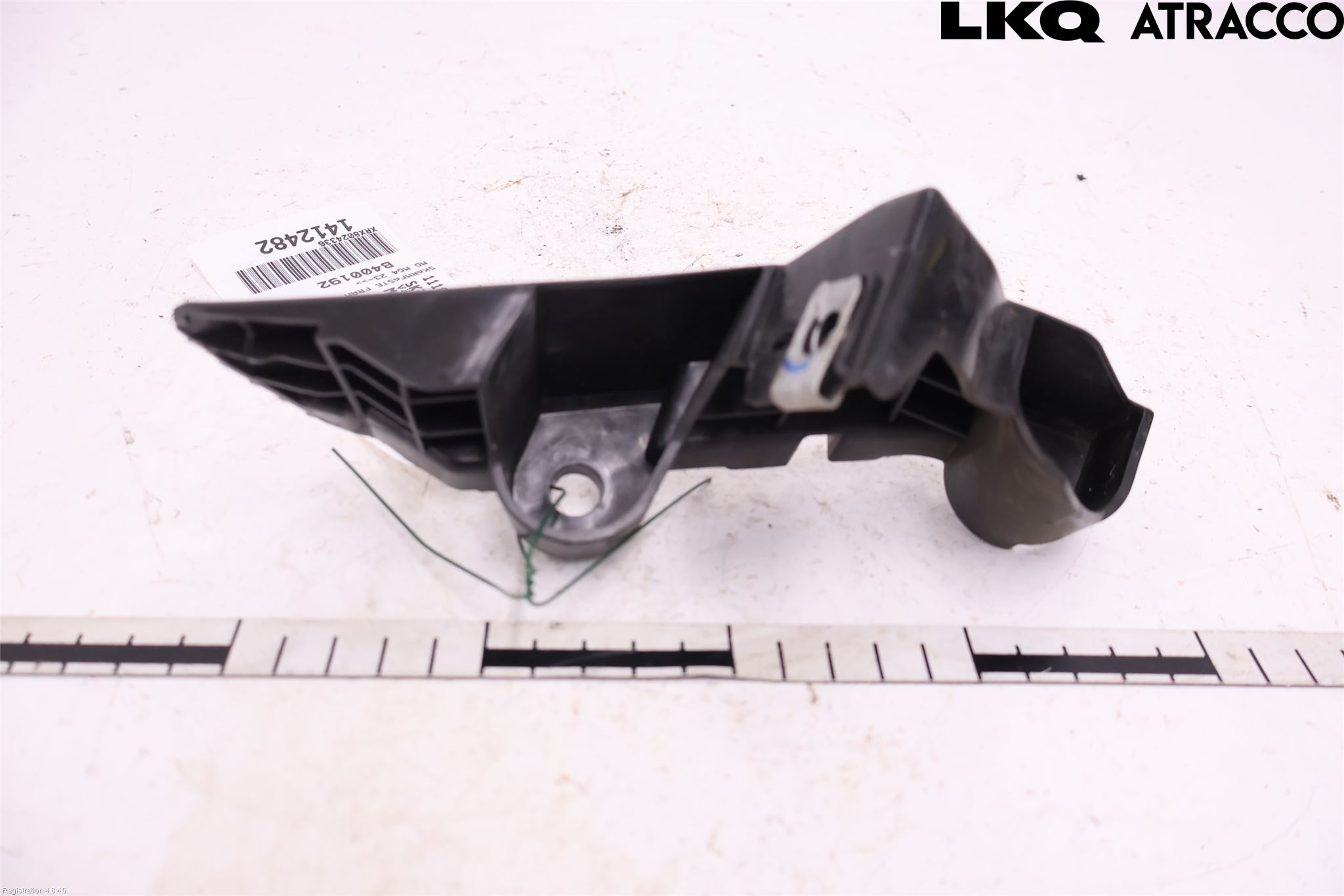 MG 4 23- Skärmfäste Fram Vä