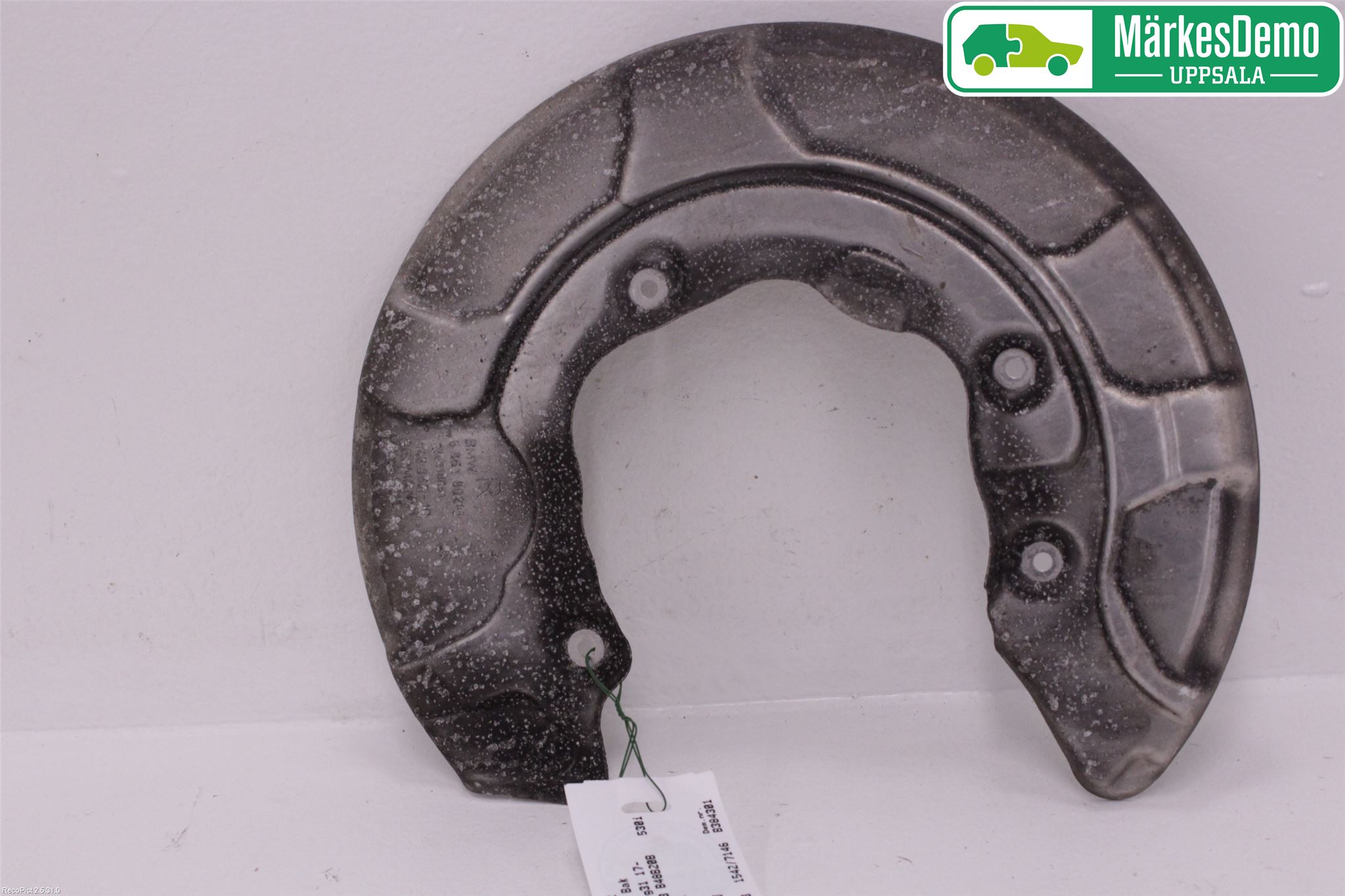 BMW 5 G30/G31/F90 17-23 Bromssköld Bak