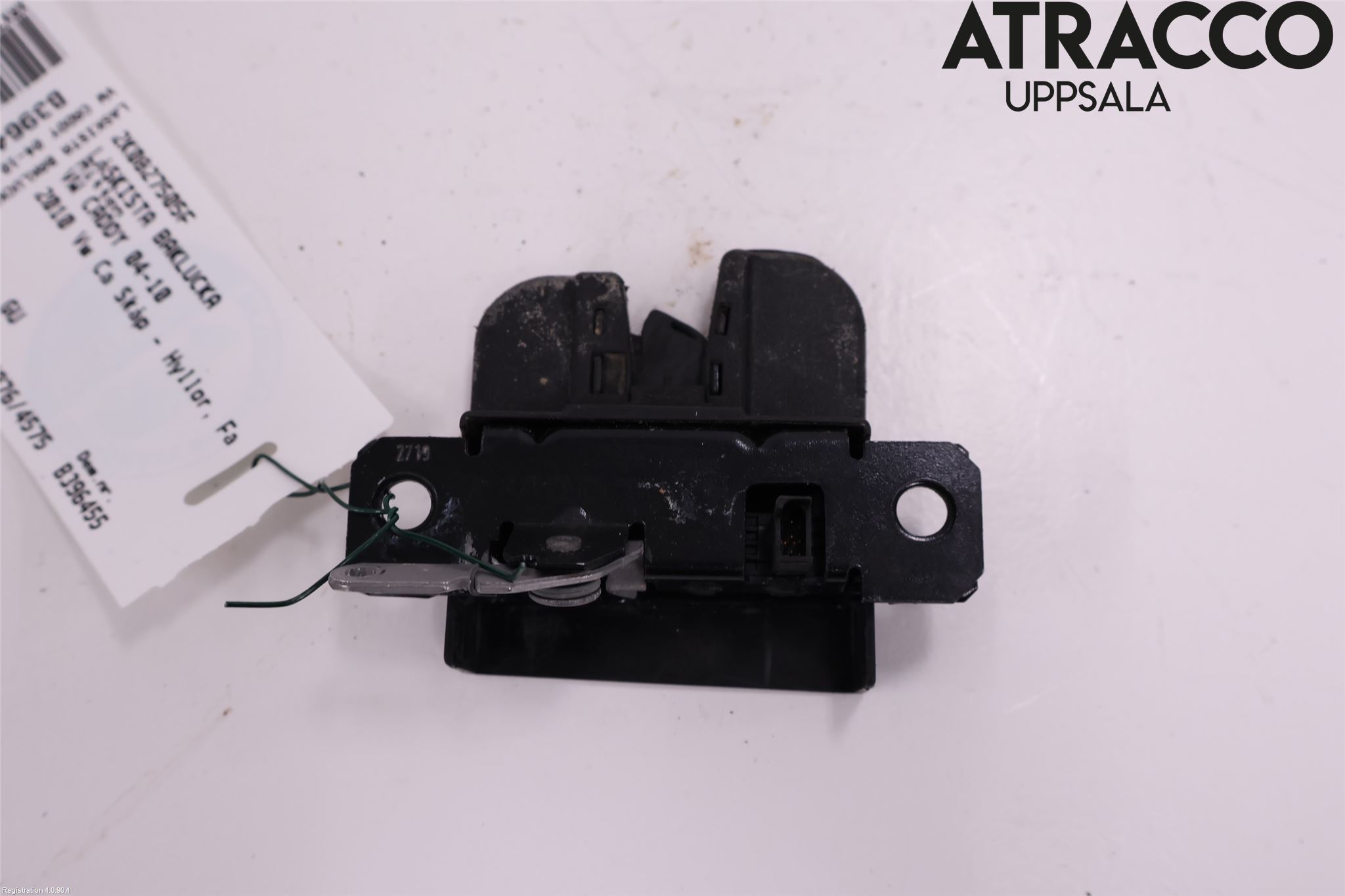 Volkswagen VW CADDY      04-10 Låskista Baklucka