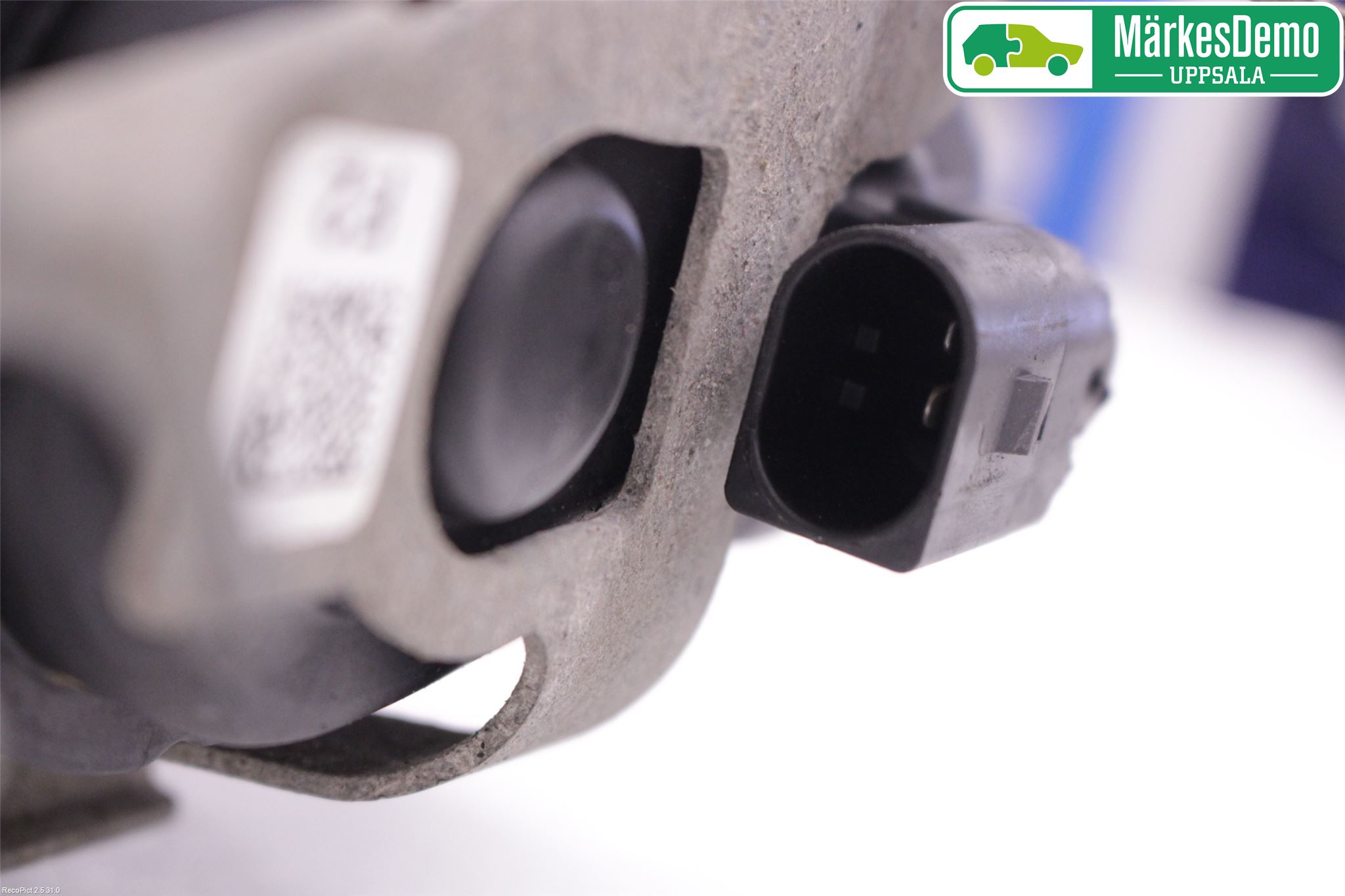 BMW 5 G30/G31/F90 17-23 Bromsok Bak Höger