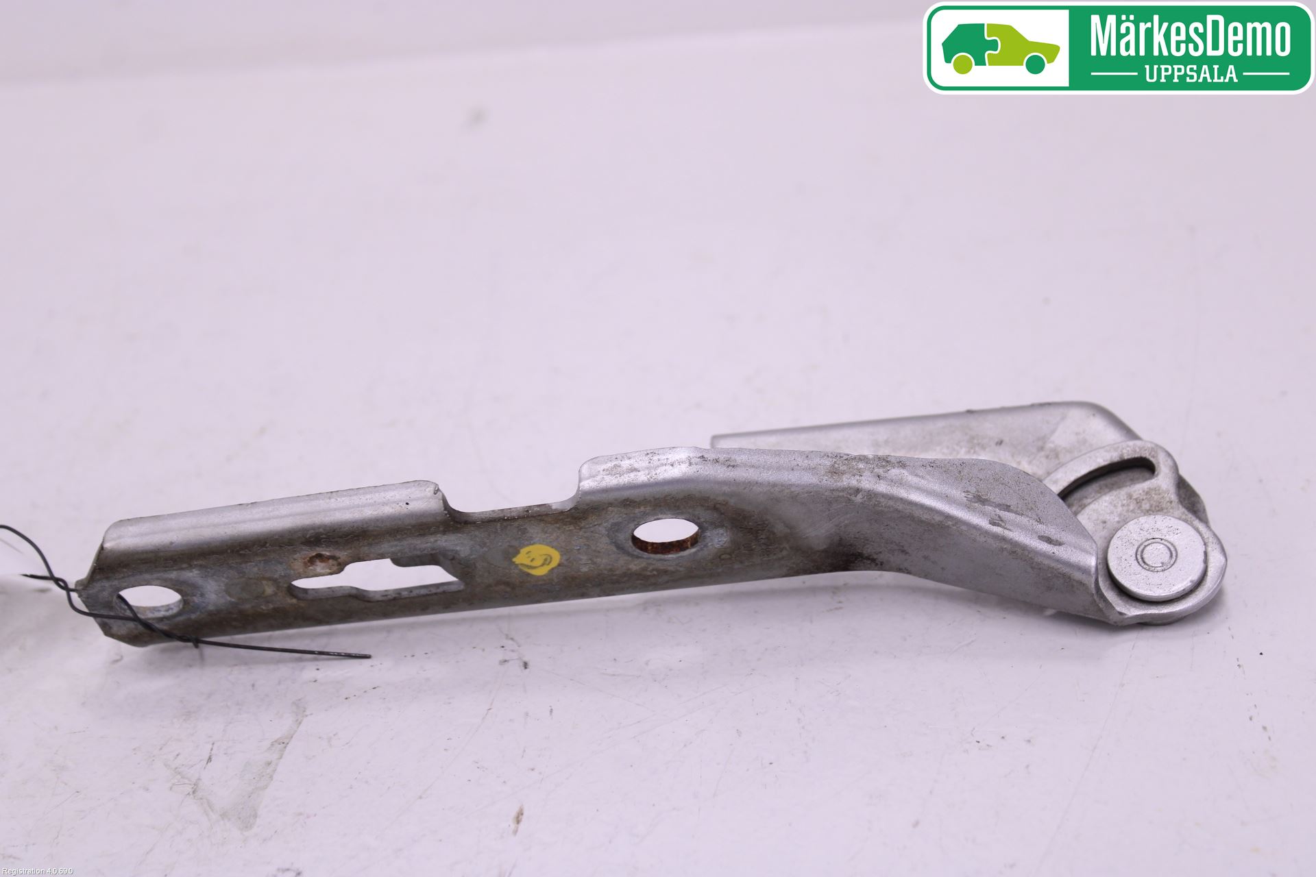 Audi A4/S4 05-07 Huvgångjärn