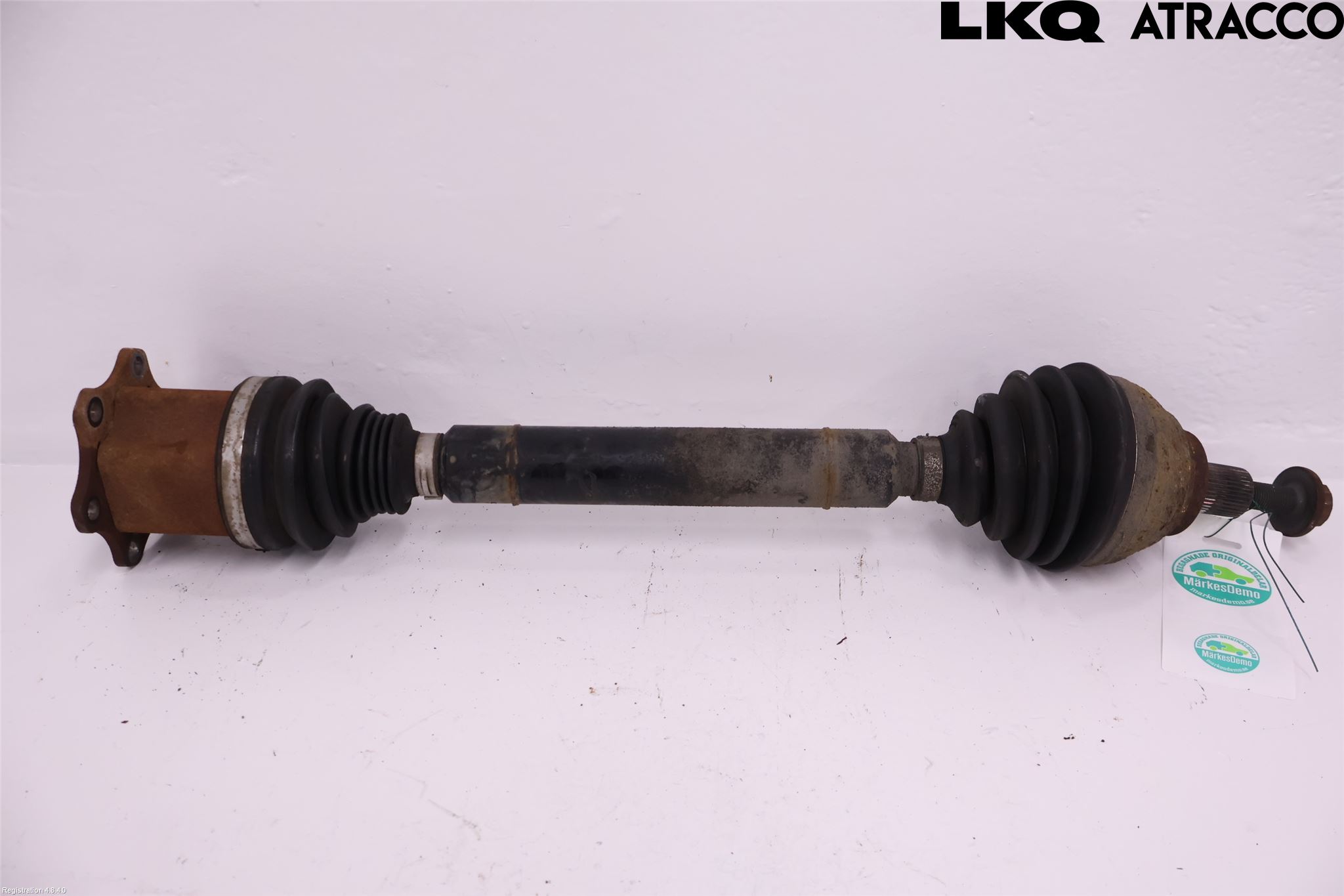 Volkswagen VW PASSAT 15-19 Drivaxel Fram Höger