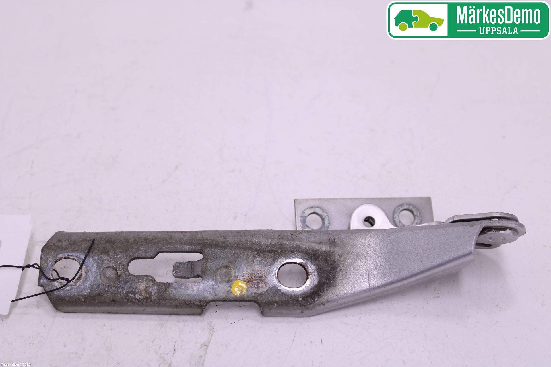 Audi A4/S4 05-07 Huvgångjärn