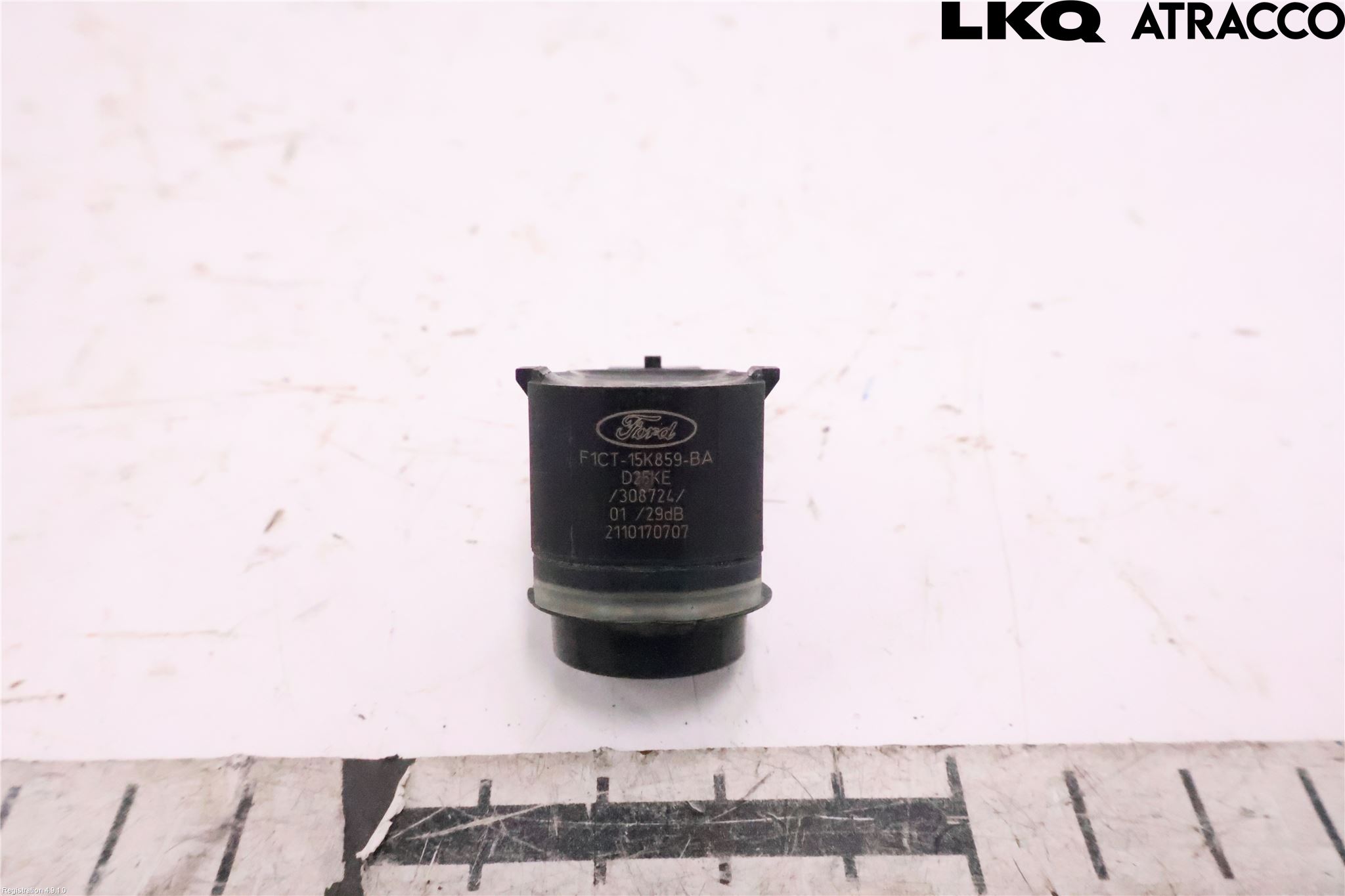 Ford KUGA 17-19 Parkeringshjälp Frontsensor