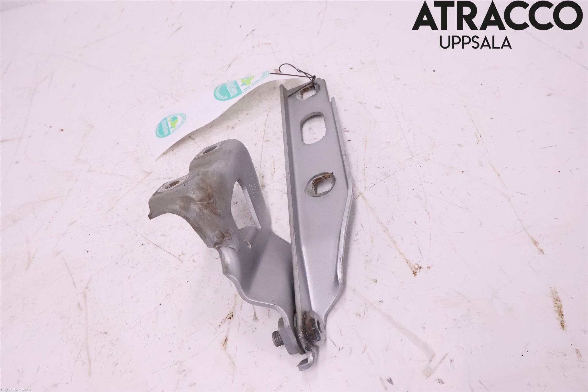 Audi A4/S4 08-11 Huvgångjärn