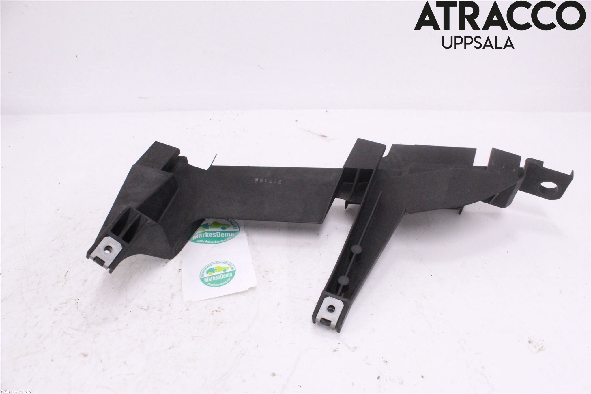 BMW X3 E83     03-10 Strålkast Fästsarg