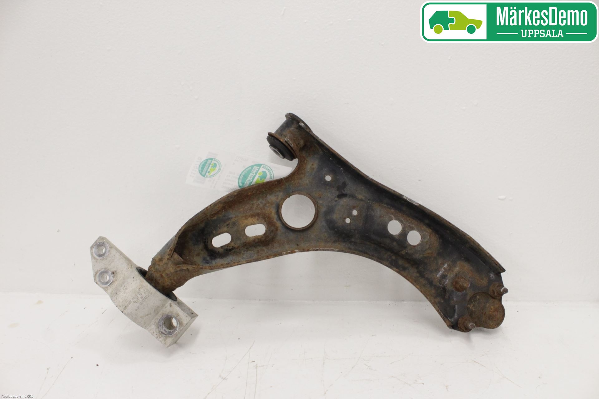 Volkswagen VW CADDY      04-10 Bärarm Fram Undre Vä