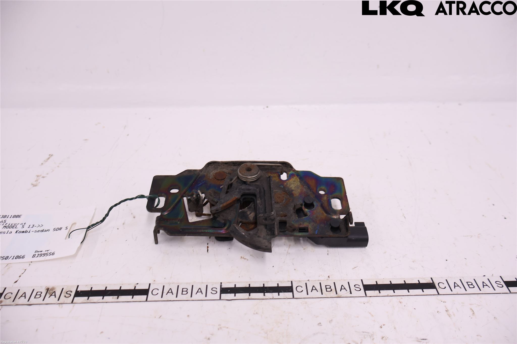 Tesla MODEL S 13- Huvlås