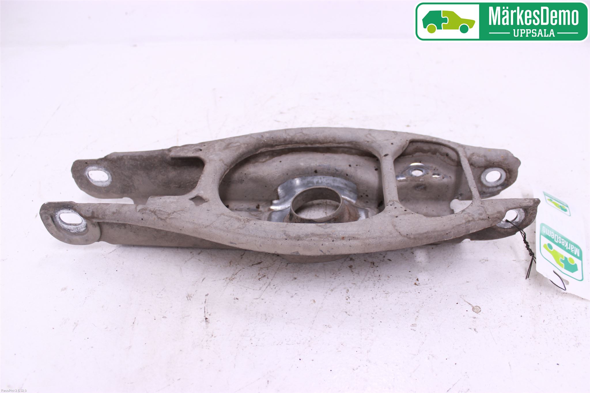 BMW 3 E90/91 SED/TOU 05-12 Bärarm Bak Höger