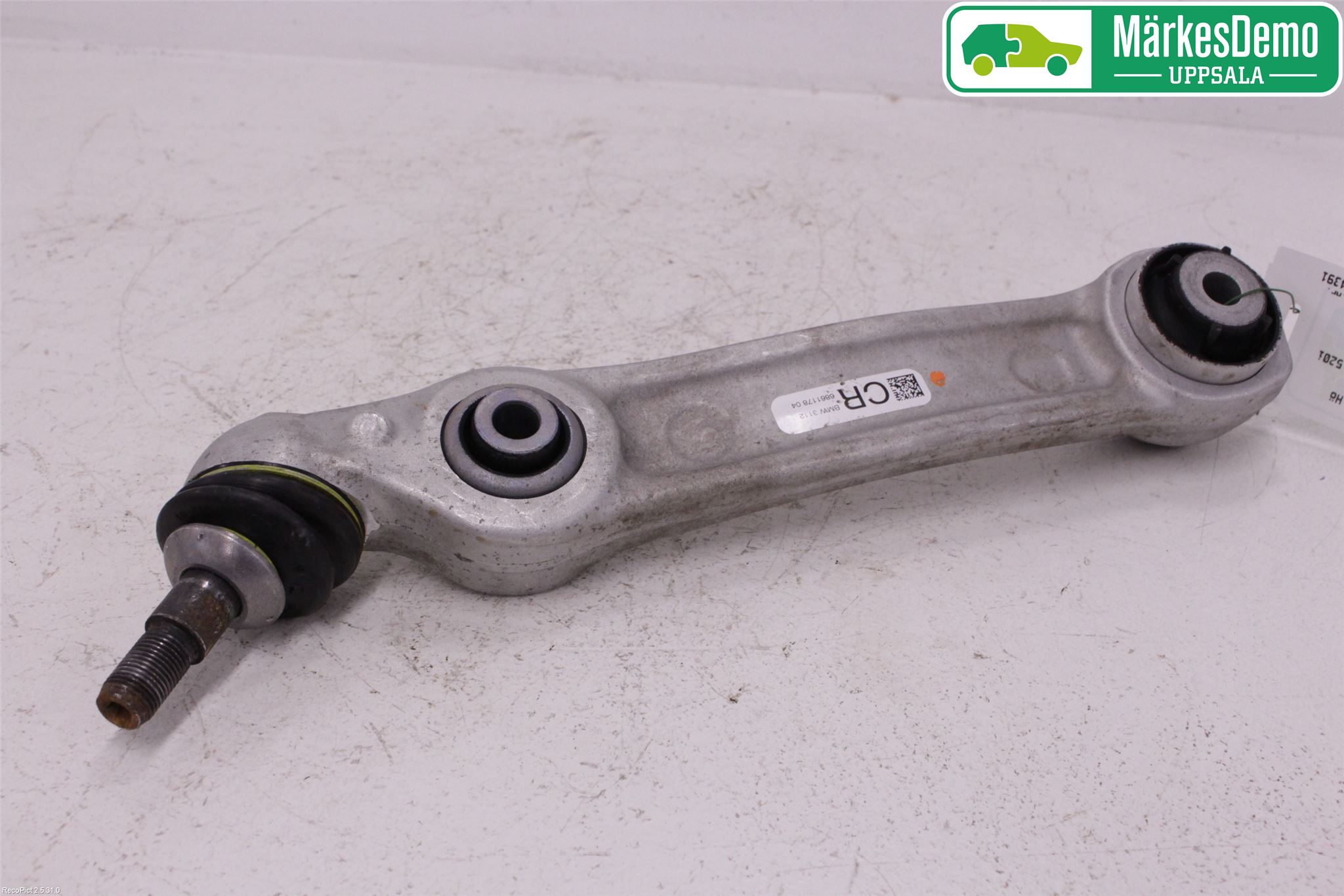 BMW 5 G30/G31/F90 17-23 Bärarm Fram Undre Hö