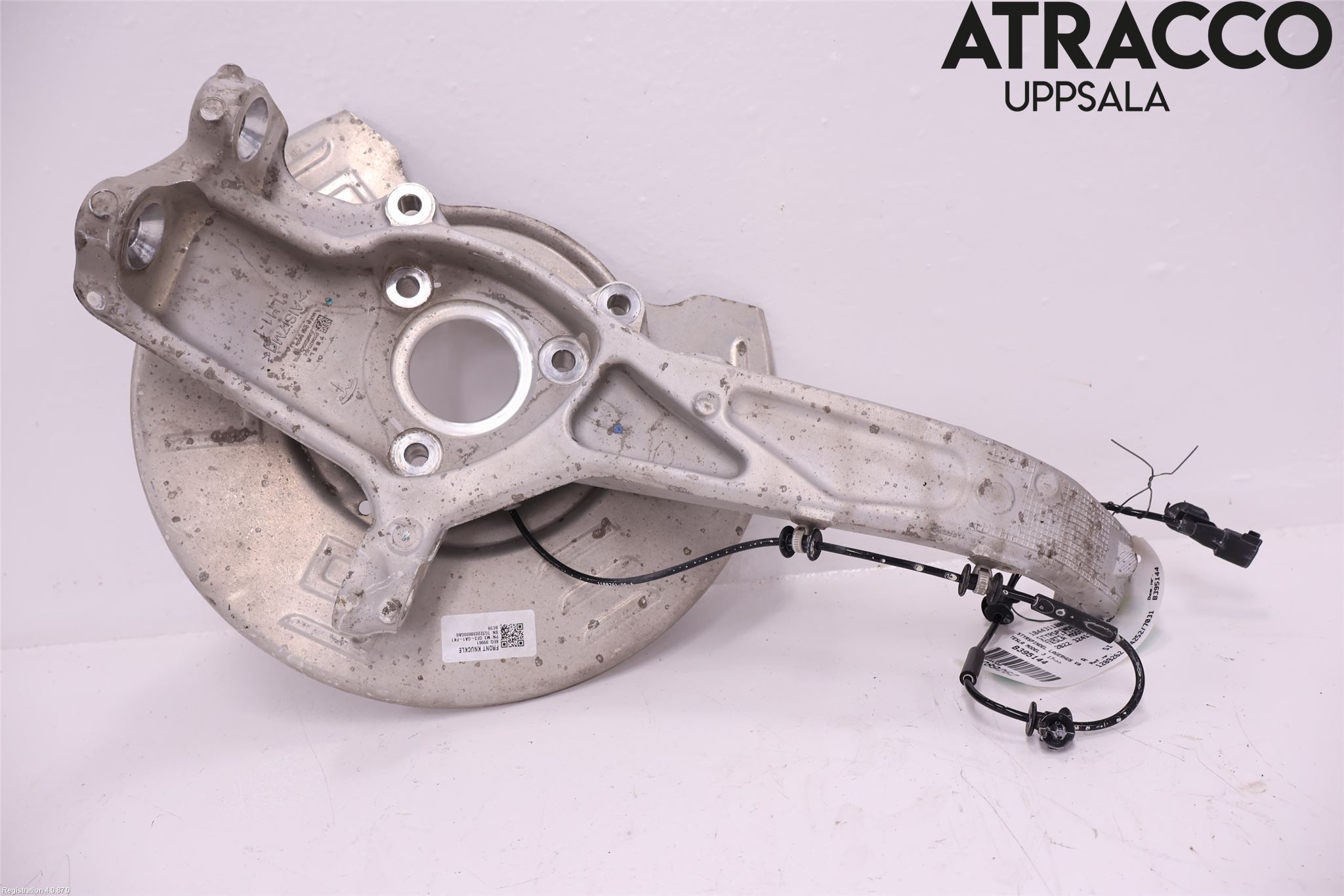 Tesla MODEL 3 17- Styrspindel Lagerhus Vä