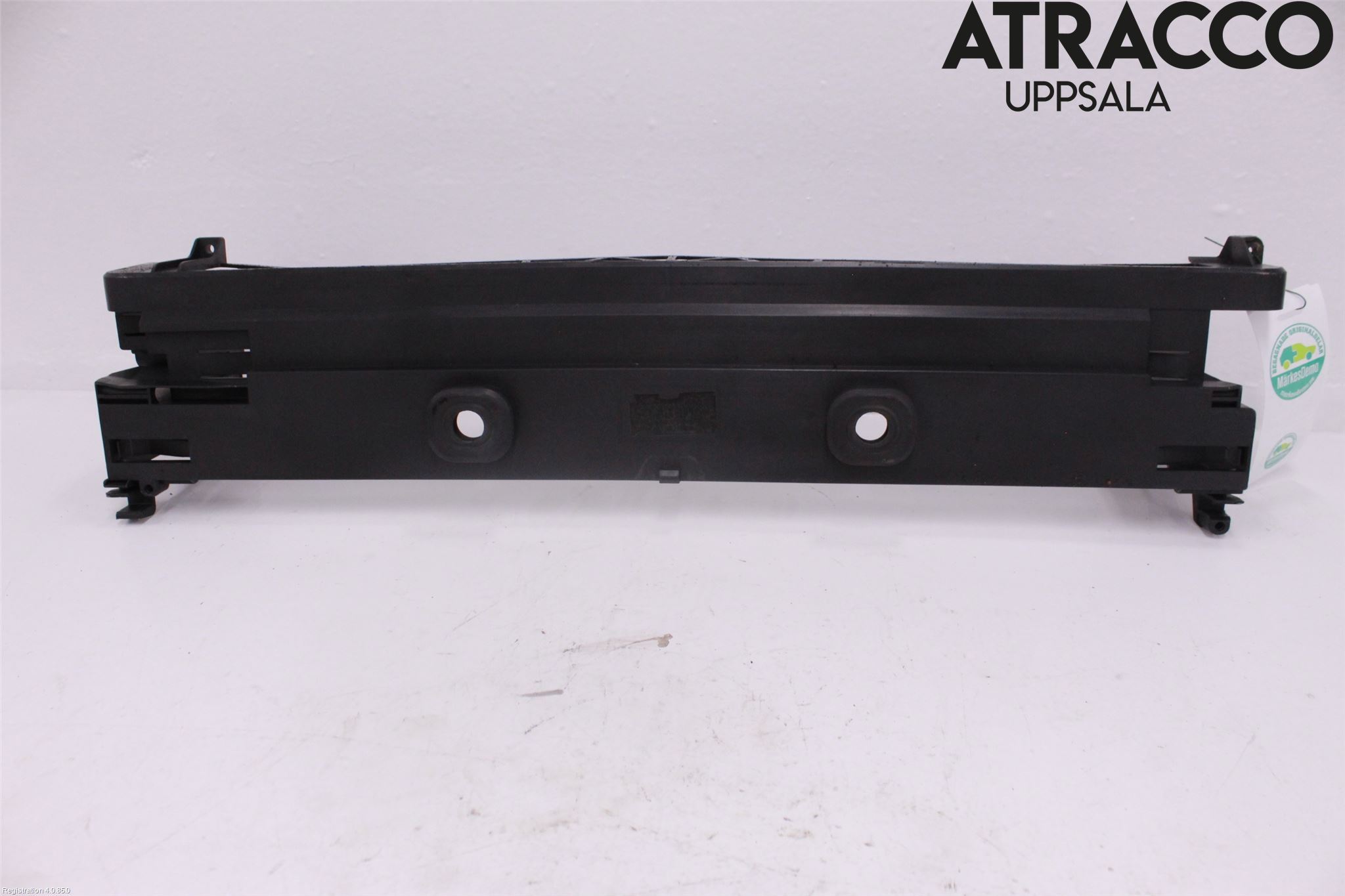 BMW 5 F10/F11/F18 09-17 Kylarfäste-Ram-Balk