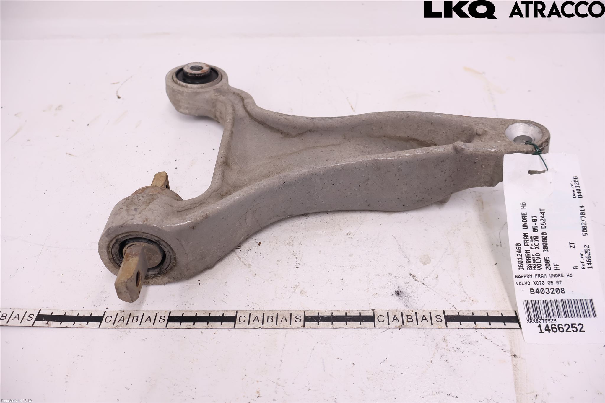 Volvo XC70 05-07 Bärarm Fram Undre Hö