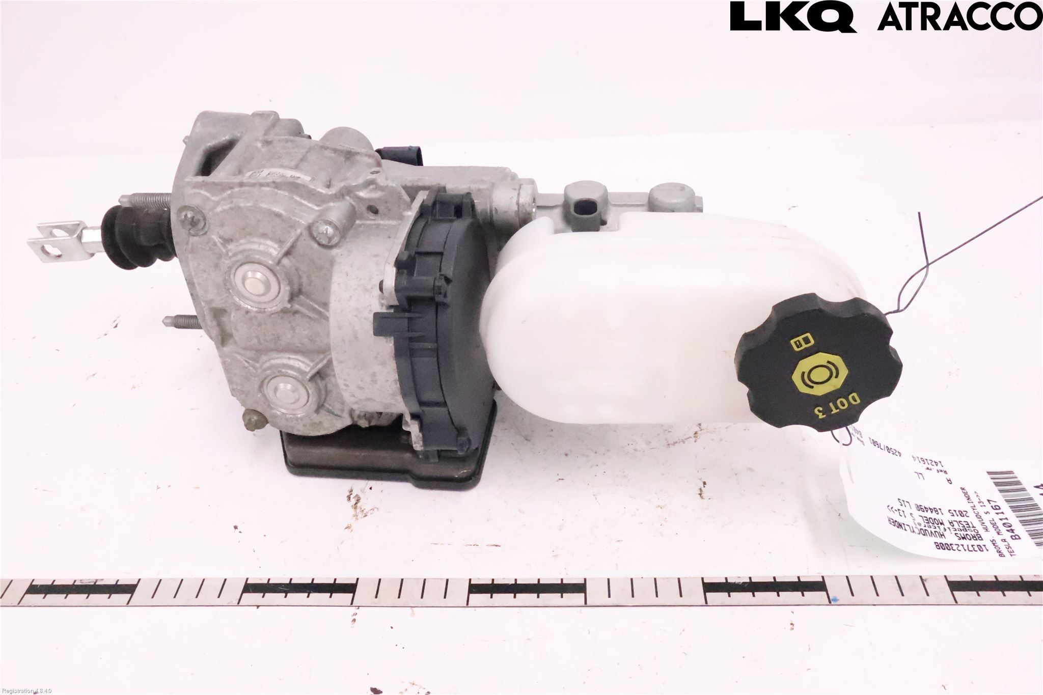 Tesla MODEL S 13- Broms Huvudcylinder