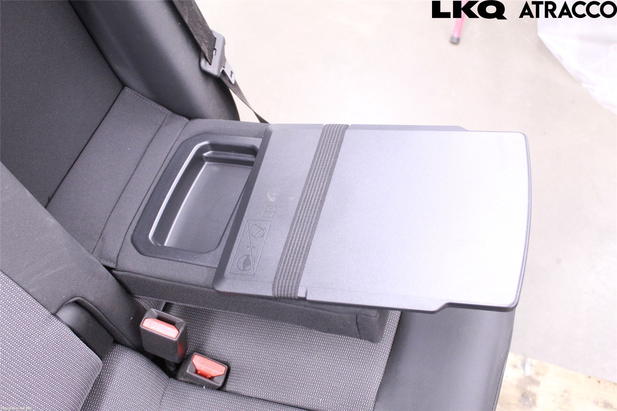 Opel VIVARO 20- Inredning Soffa Fram Komplett