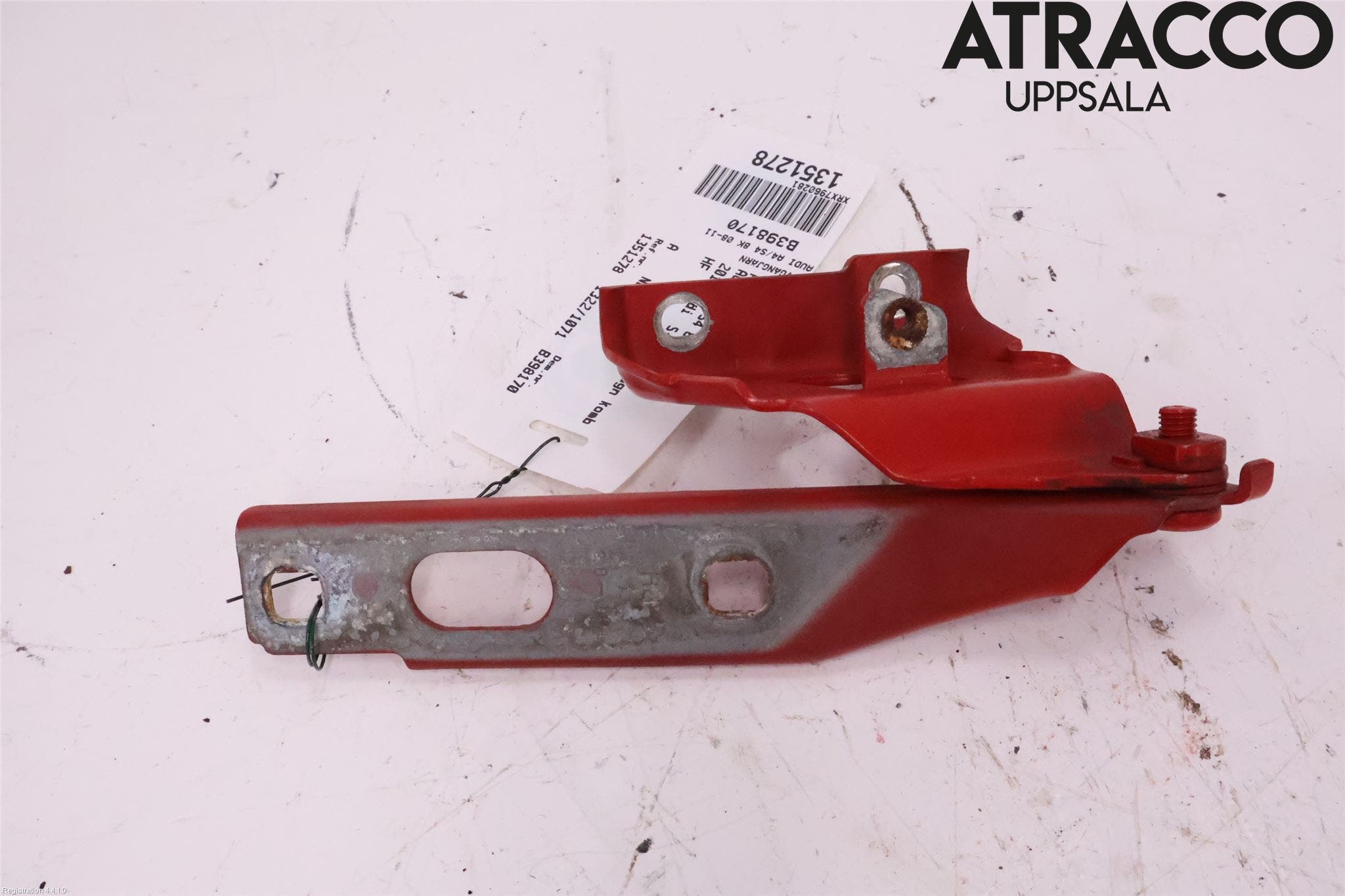 Audi A4/S4 08-11 Huvgångjärn