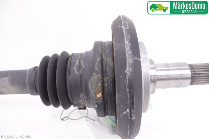 Mercedes-Benz MB C-KLASS (W205) 14-21 Drivaxel Bak Vänster