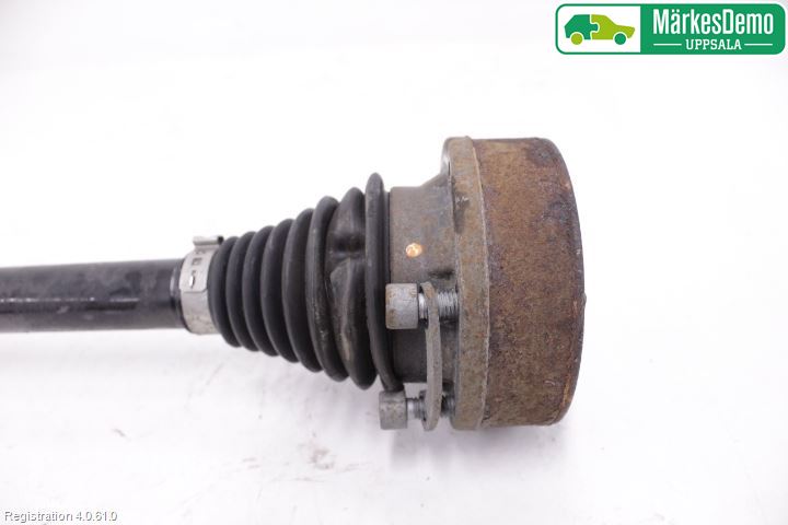 Volkswagen VW PASSAT 15-19 Drivaxel Bak Vänster