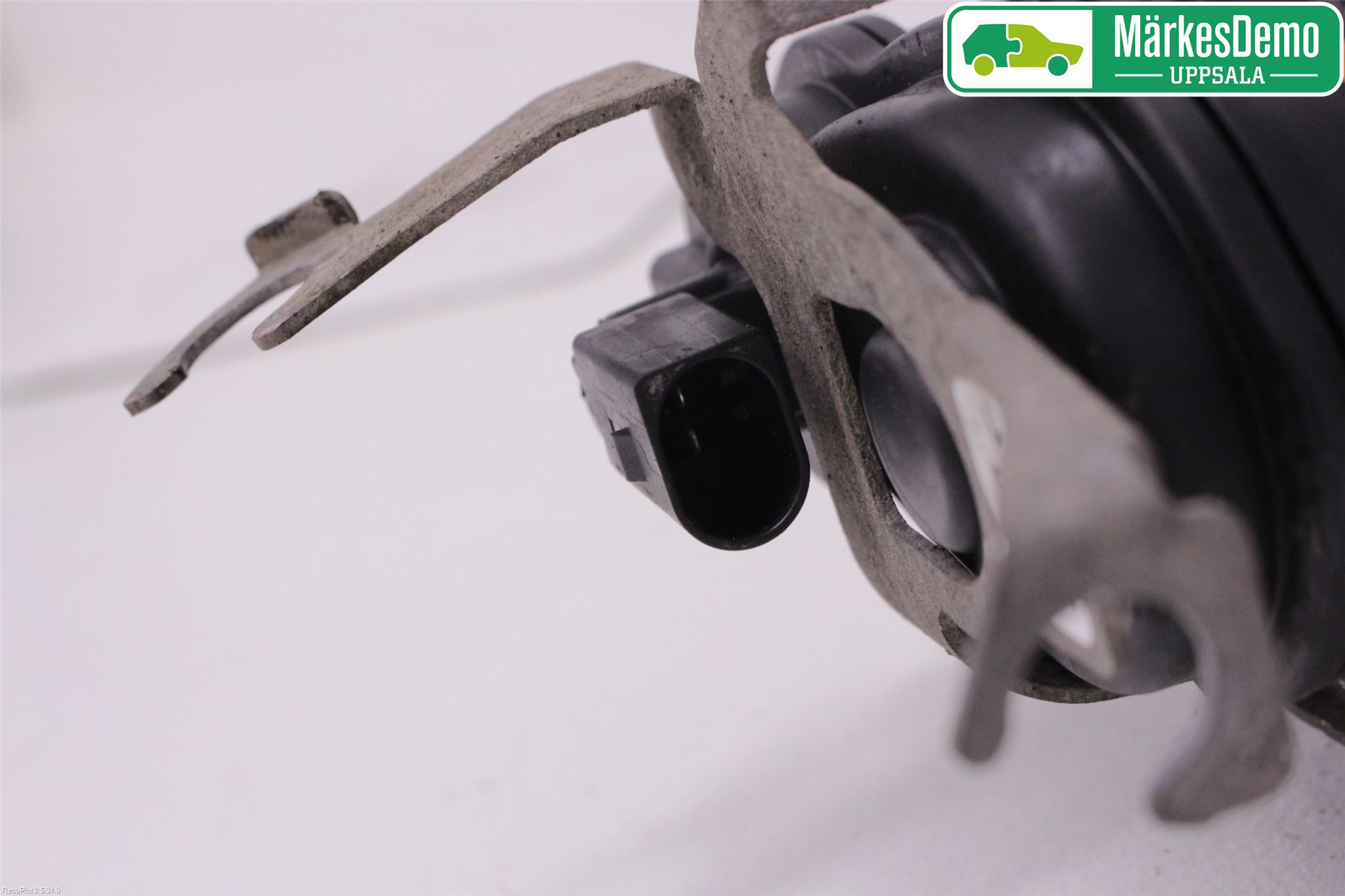 BMW 5 G30/G31/F90 17-23 Bromsok Bak Vänster