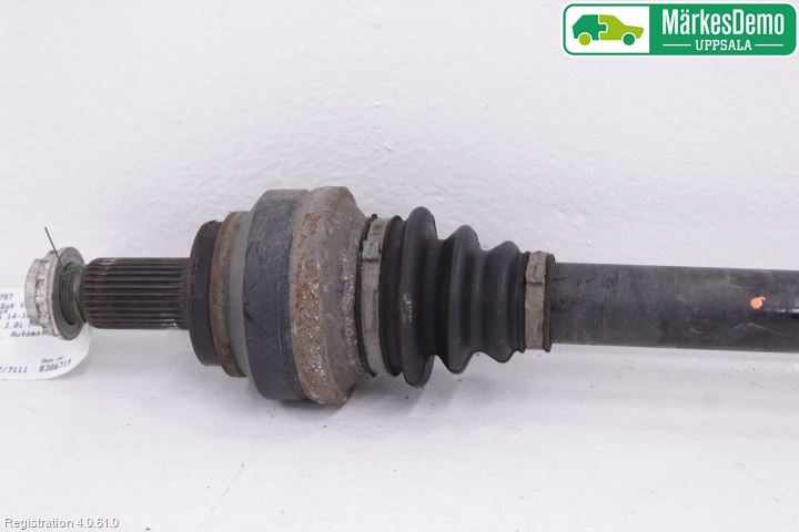 BMW X4 F26 14-18 Drivaxel Bak Vänster