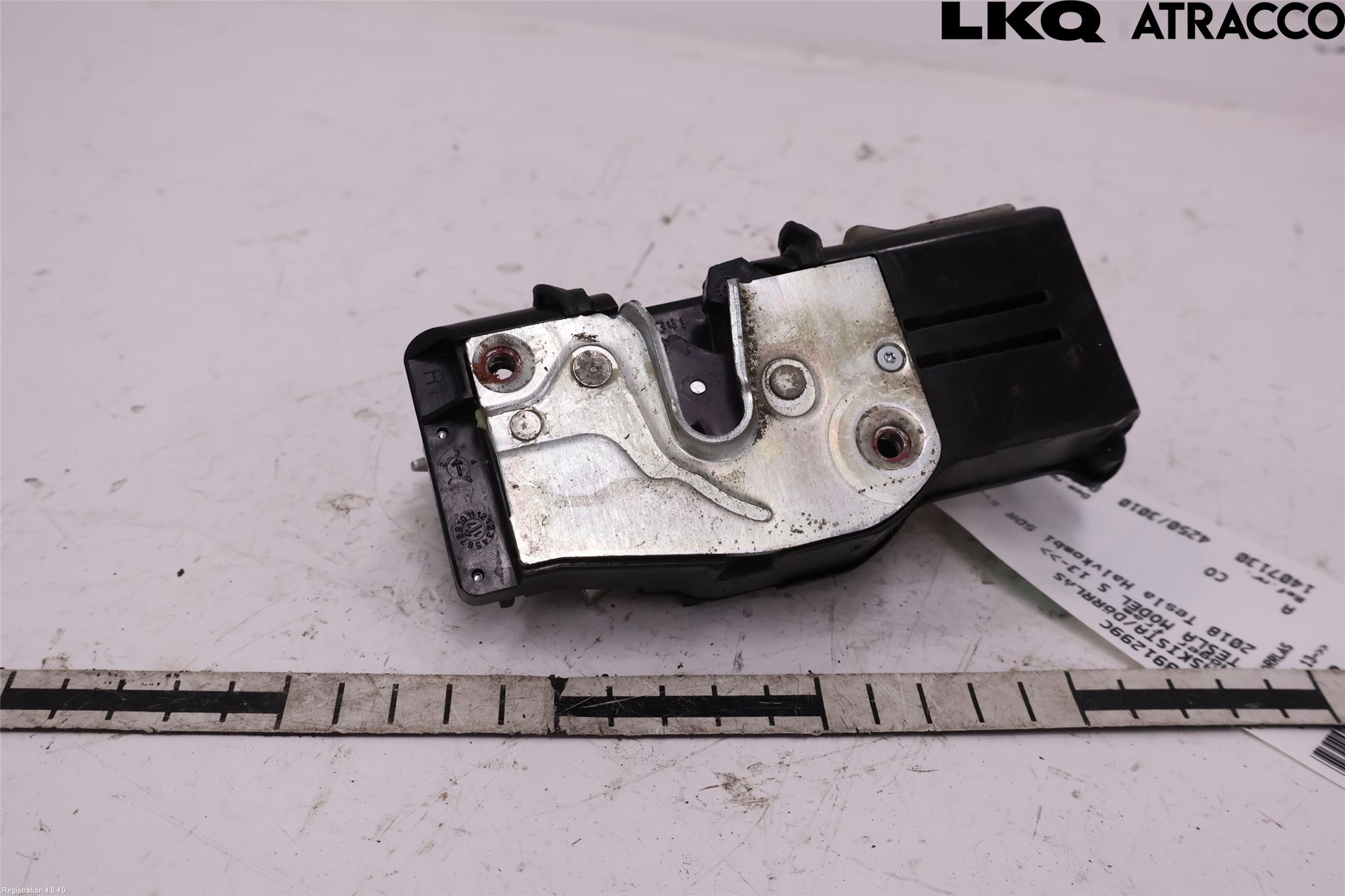 Tesla MODEL S 13- Låskista-Dörrlås