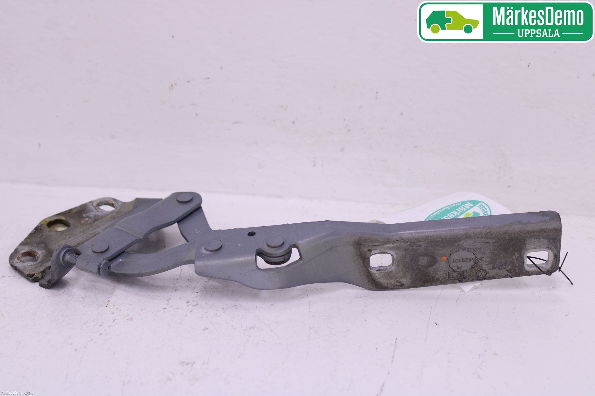 Volkswagen VW PASSAT 11-14 Huvgångjärn