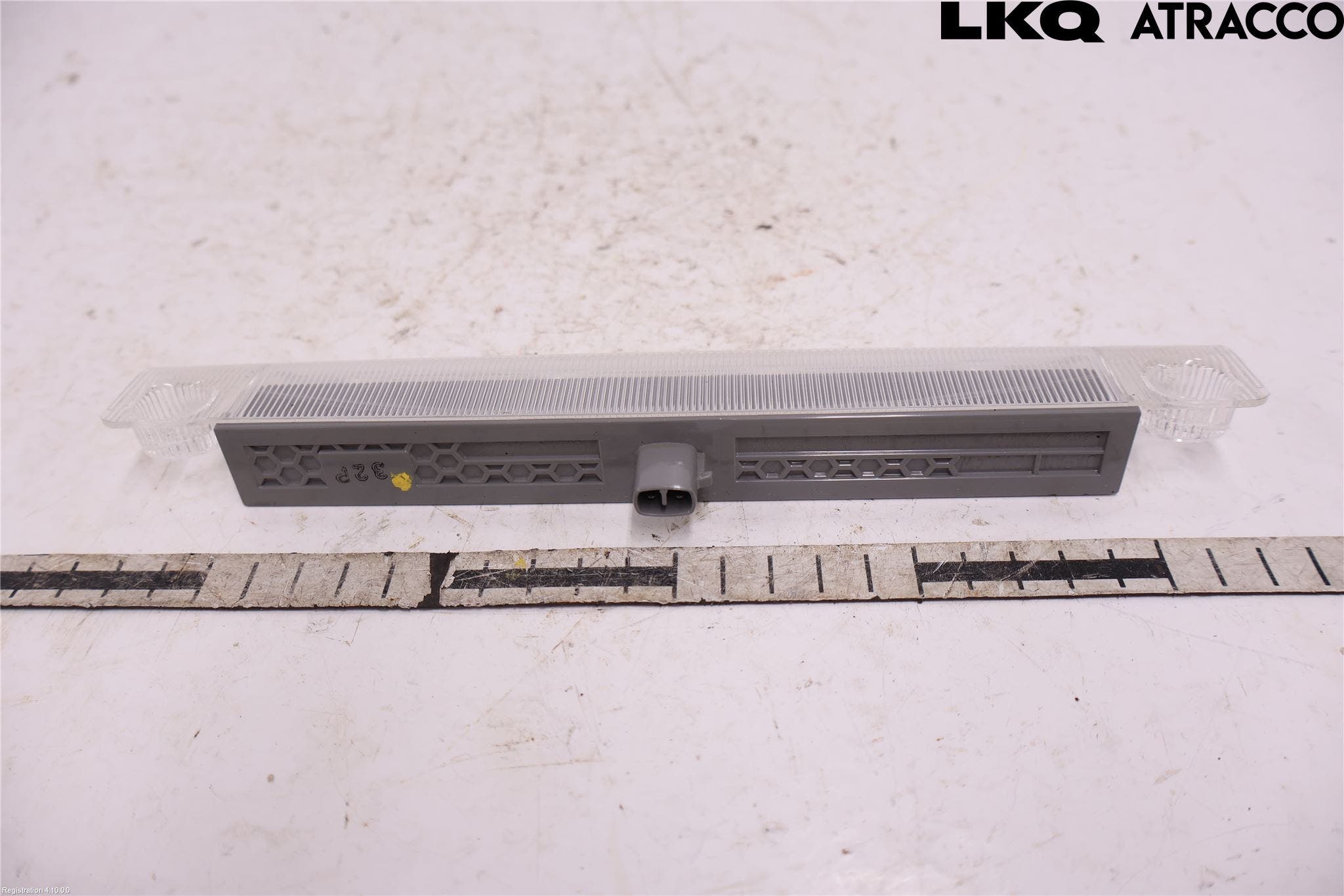 Toyota YARIS CROSS XP21 21- Bromsljus Bakruta