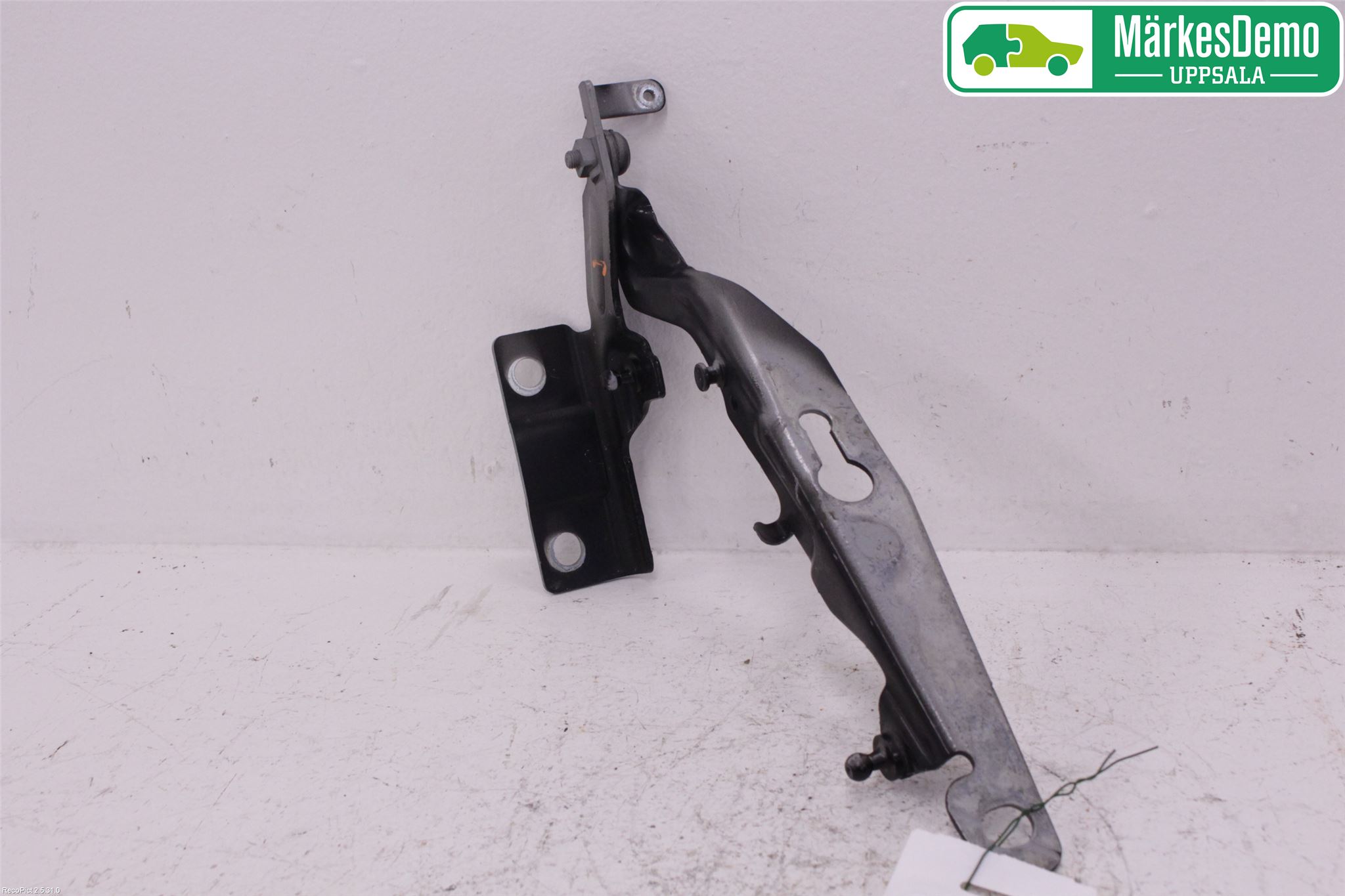 Volvo V60 11-13 Huvgångjärn