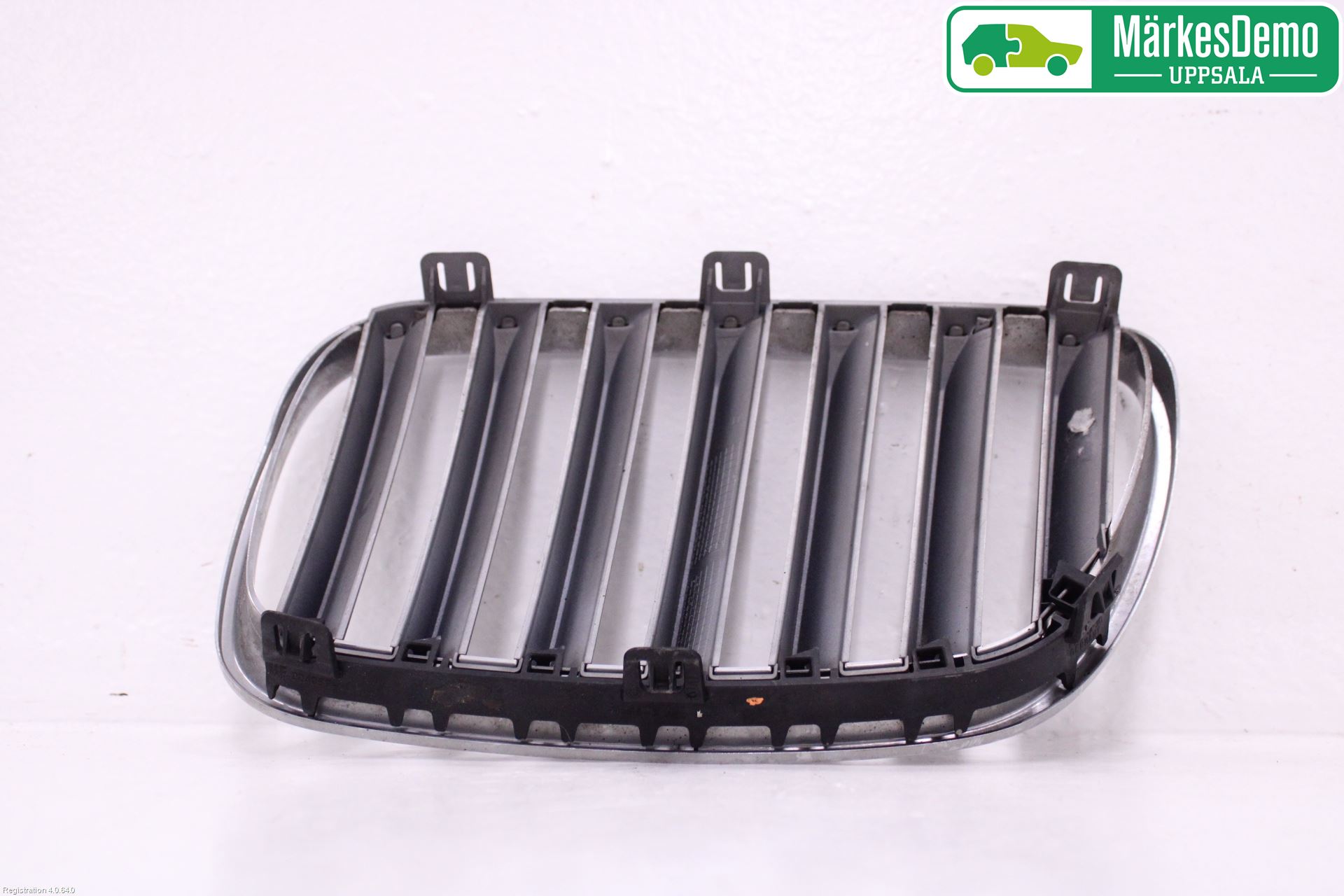 BMW X3 E83     03-10 Grilldel Höger